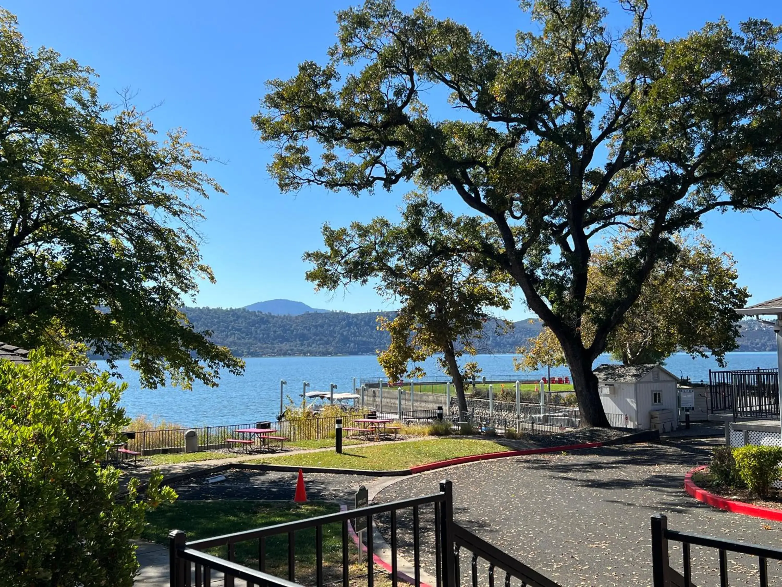 Deluxe Queen Studio in Clear Lake Cottages & Marina Deluxe Queen Studio in Clear Lake Cottages & Marina