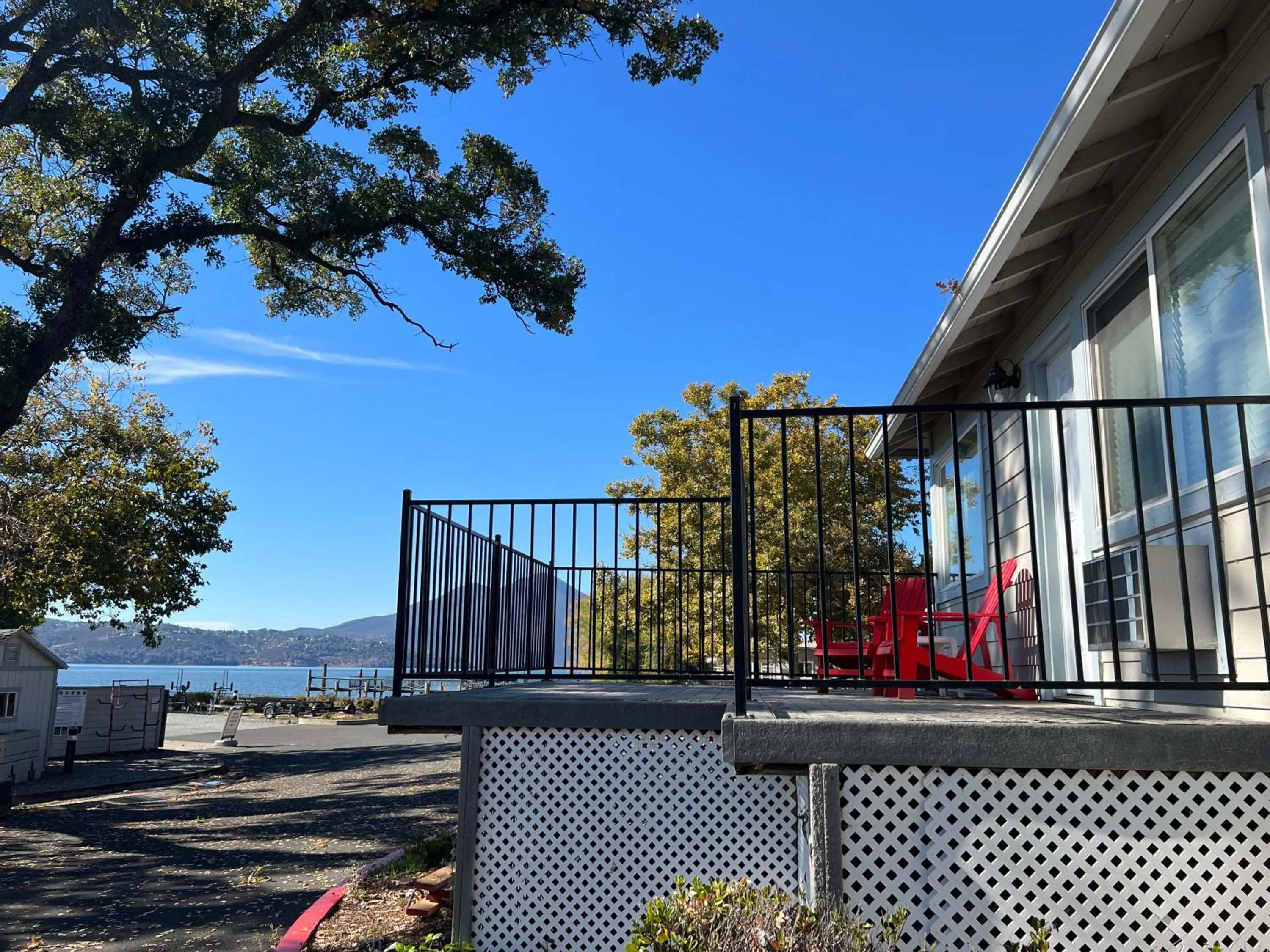 Clear Lake Cottages & Marina