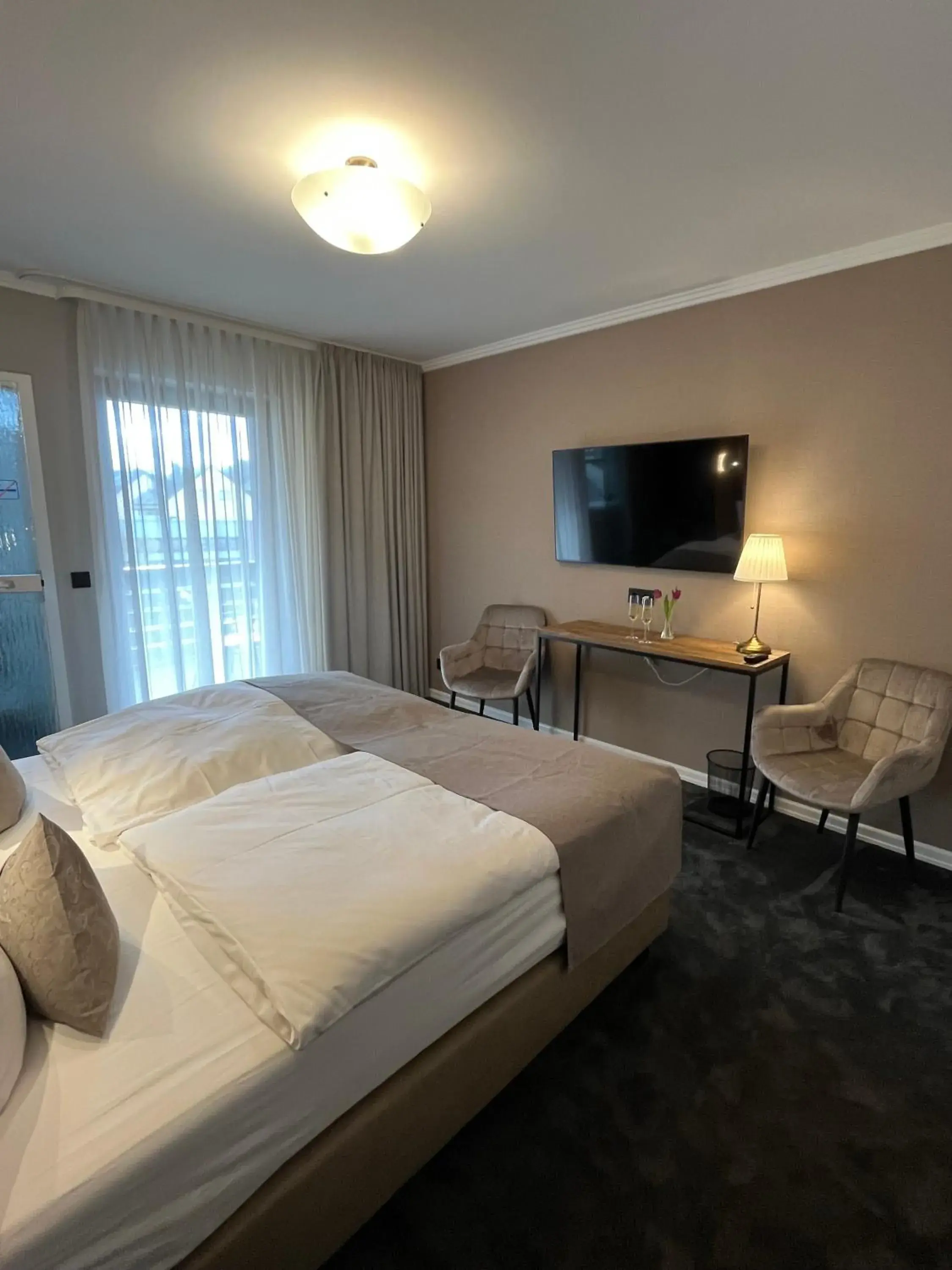 Double Room with Balcony - single occupancy in Hotel Zum Fährturm Double Room with Balcony - single occupancy in Hotel Zum Fährturm