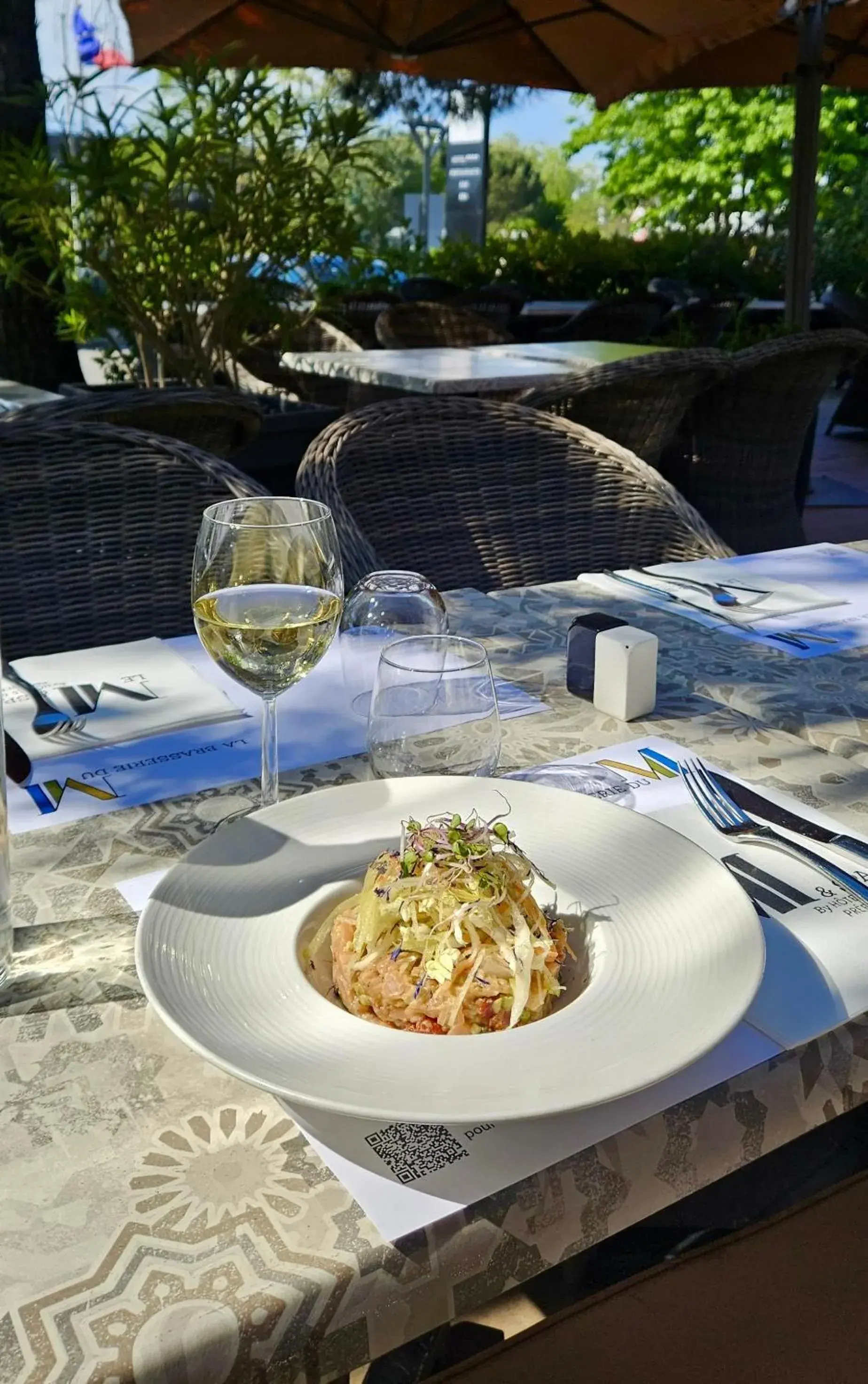 Food in Le M & Spa Bordeaux Aéroport by Hôtels & Préférence Food in Le M & Spa Bordeaux Aéroport by Hôtels & Préférence