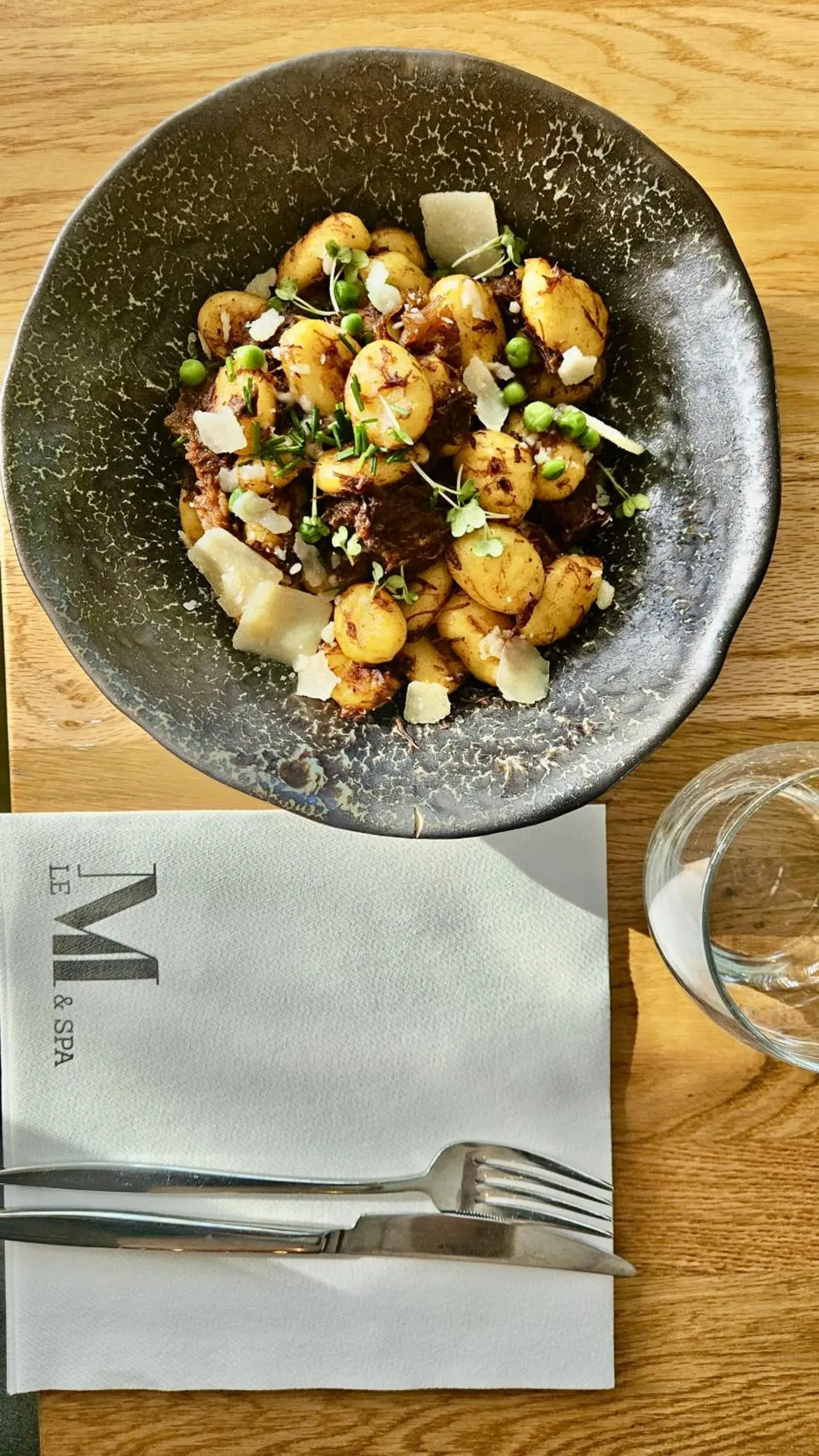 Food in Le M & Spa Bordeaux Aéroport by Hôtels & Préférence Food in Le M & Spa Bordeaux Aéroport by Hôtels & Préférence