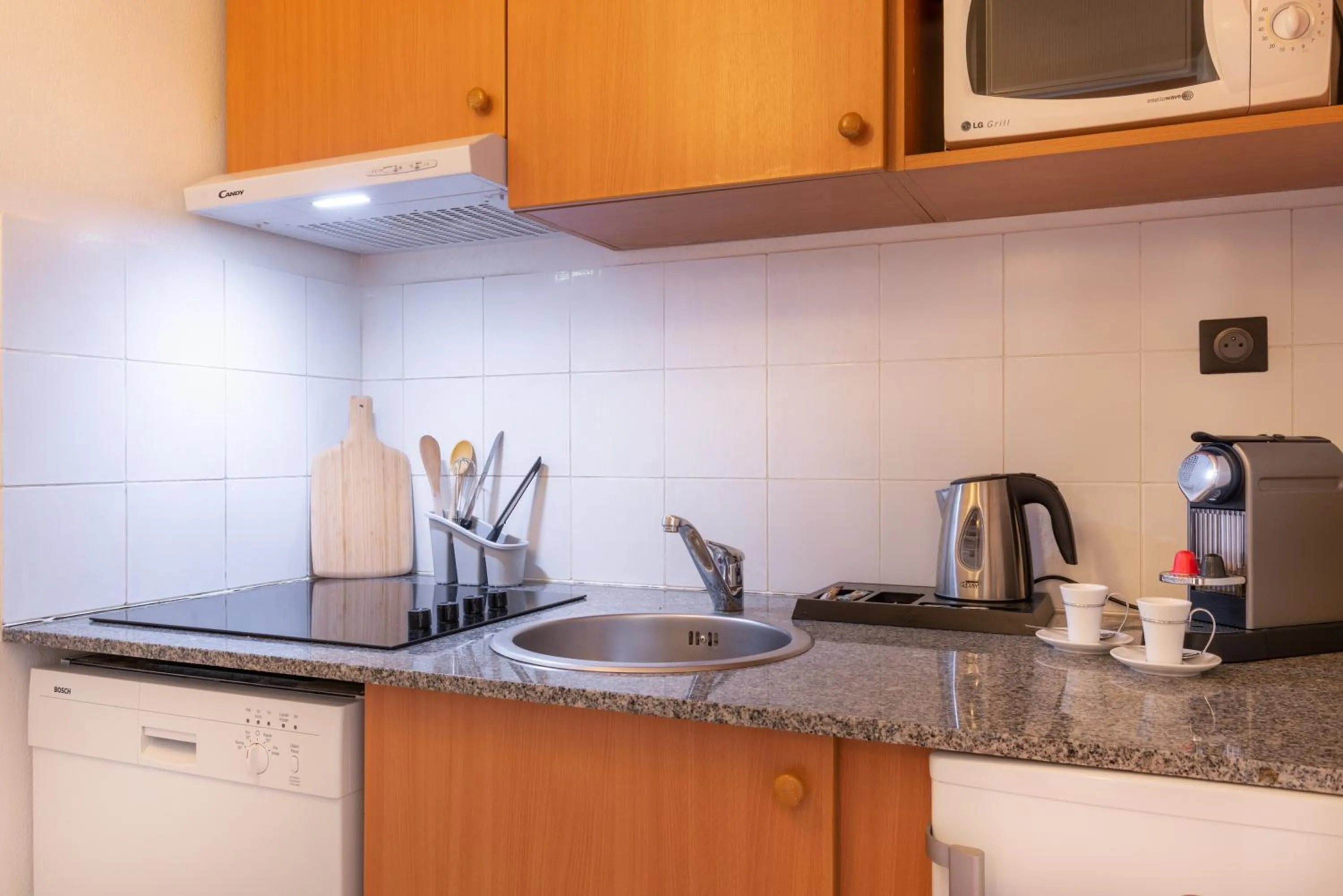 Photo of the whole room in Le M & Spa Bordeaux Aéroport by Hôtels & Préférence