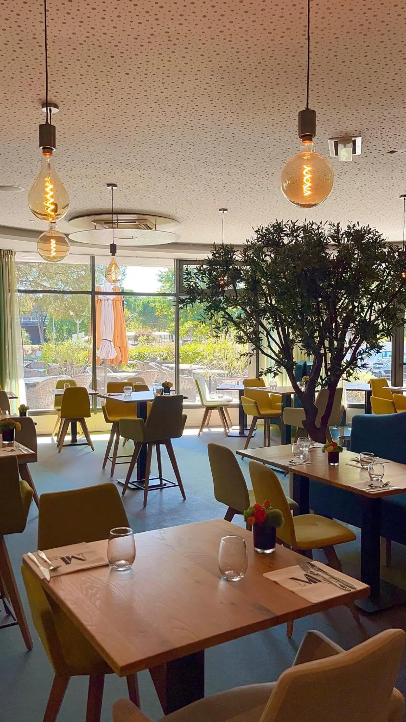 Restaurant/places to eat in Le M & Spa Bordeaux Aéroport by Hôtels & Préférence Restaurant/places to eat in Le M & Spa Bordeaux Aéroport by Hôtels & Préférence