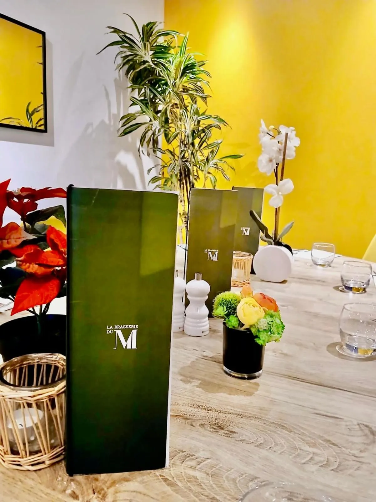 Restaurant/places to eat in Le M & Spa Bordeaux Aéroport by Hôtels & Préférence