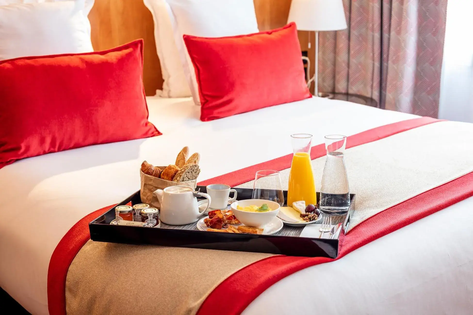 Bed in Le M & Spa Bordeaux Aéroport by Hôtels & Préférence Bed in Le M & Spa Bordeaux Aéroport by Hôtels & Préférence