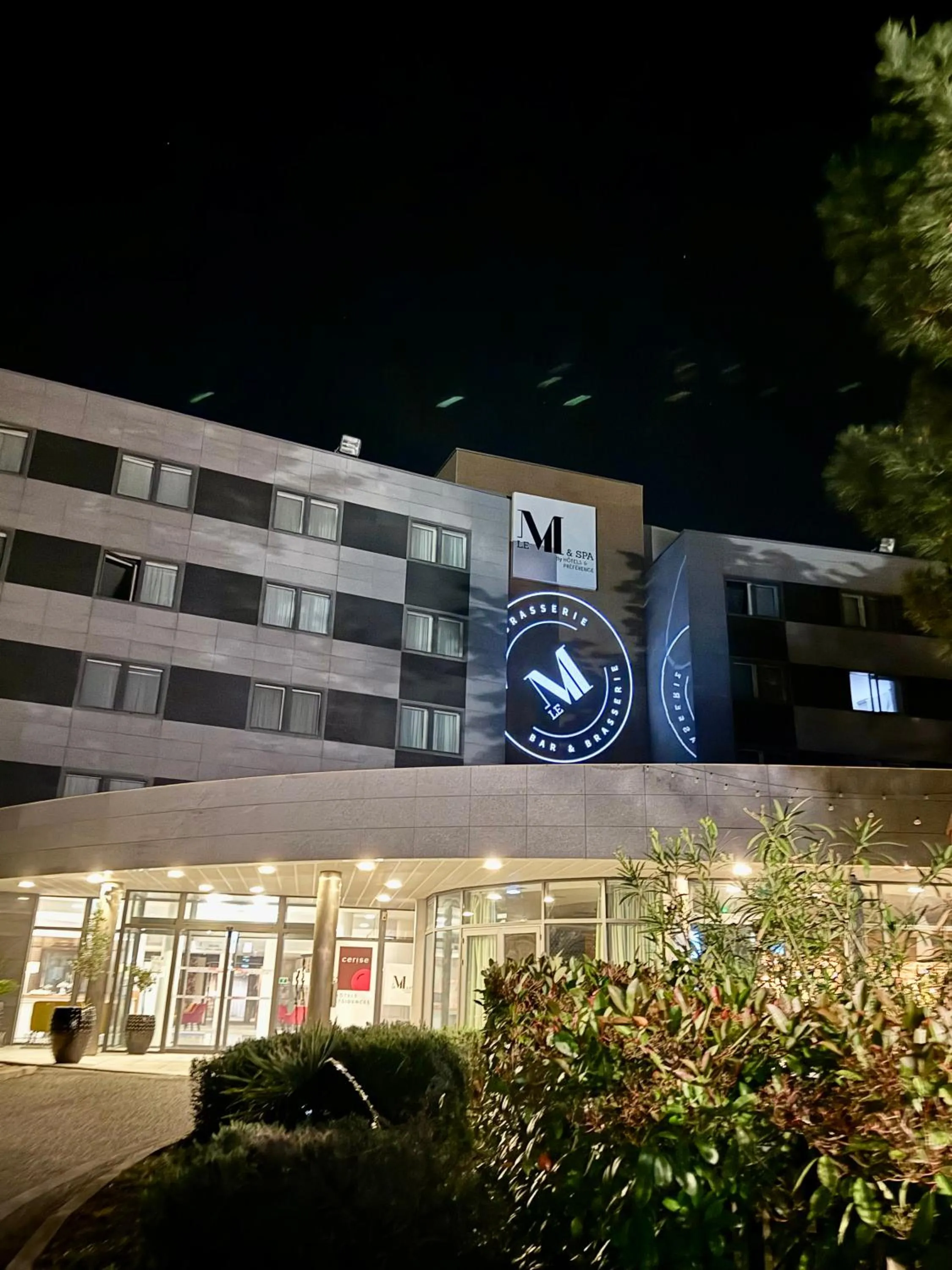 Property building in Le M & Spa Bordeaux Aéroport by Hôtels & Préférence