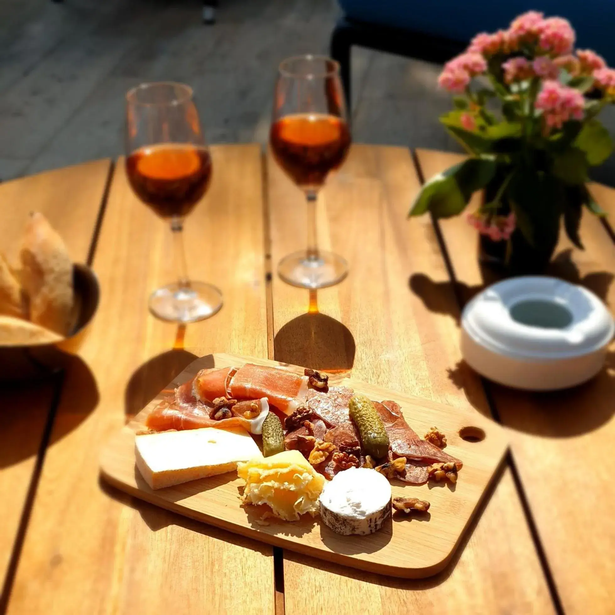 Restaurant/places to eat in Le M & Spa Bordeaux Aéroport by Hôtels & Préférence Restaurant/places to eat in Le M & Spa Bordeaux Aéroport by Hôtels & Préférence