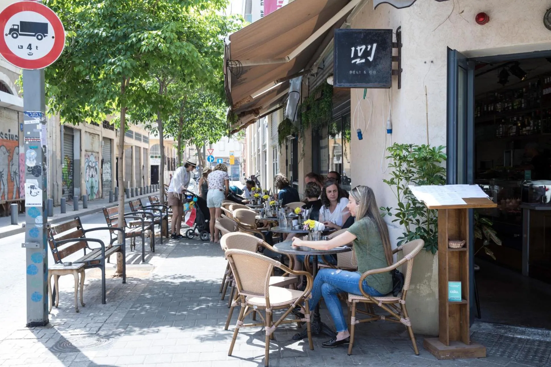 Restaurant/places to eat in Joseph Hotel TLV