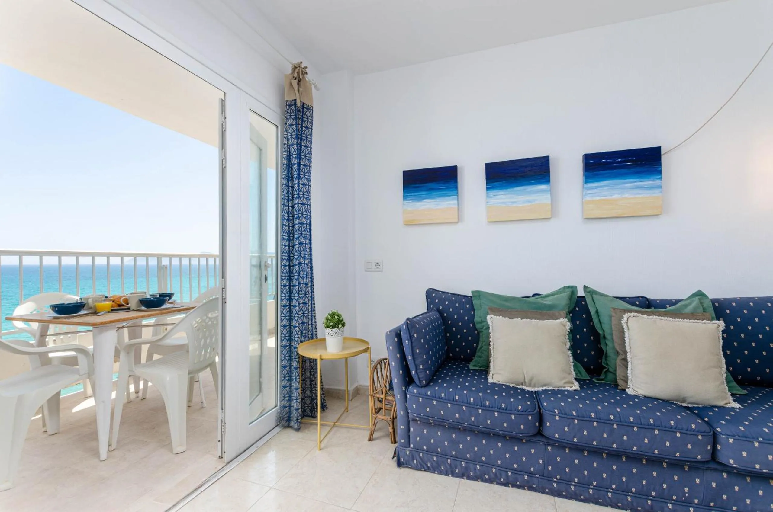 Dining area in YourHouse Ocean