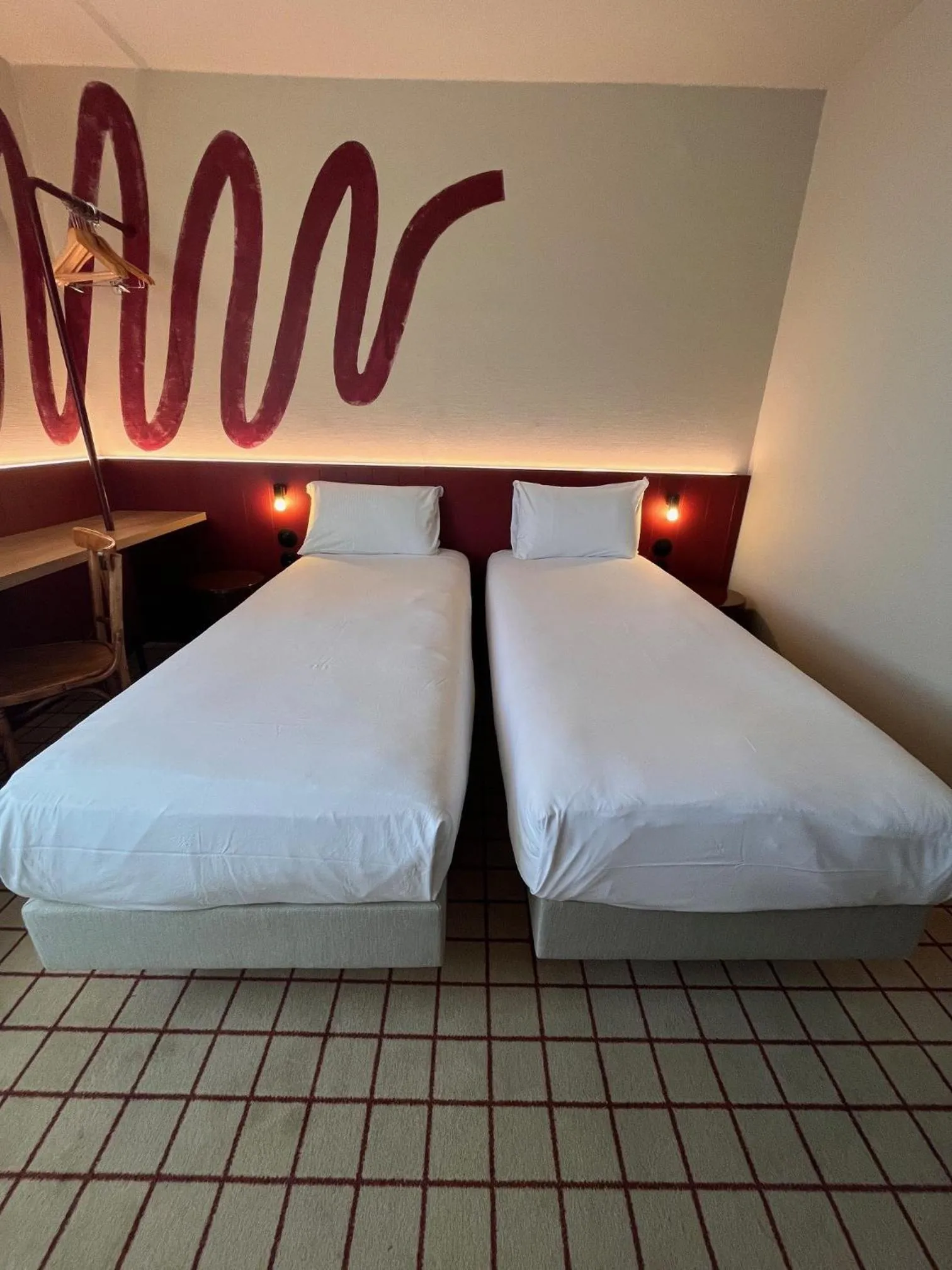 Bed in The Originals City, Hôtel du Phare, Bordeaux Mérignac