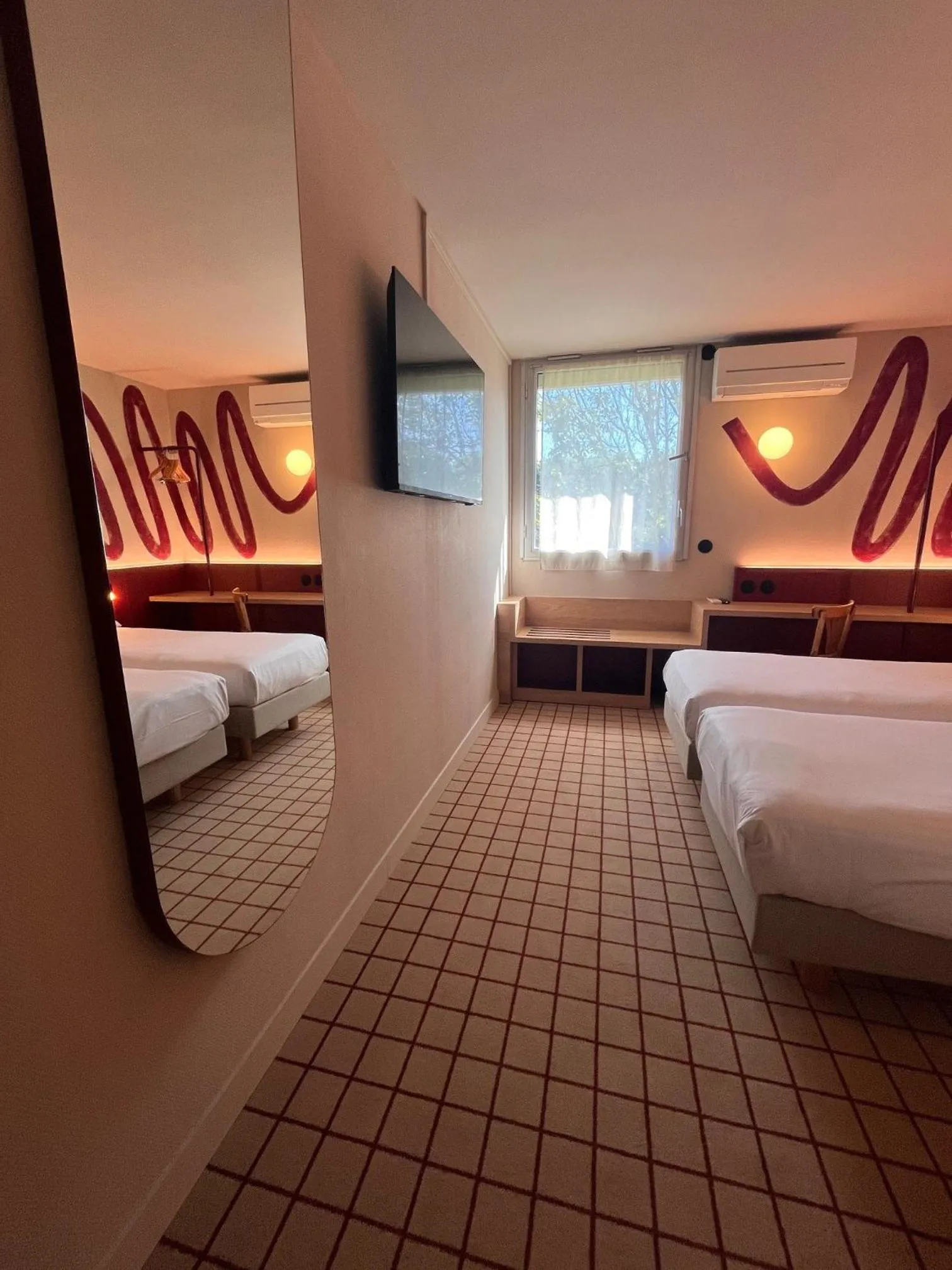 Bed in The Originals City, Hôtel du Phare, Bordeaux Mérignac