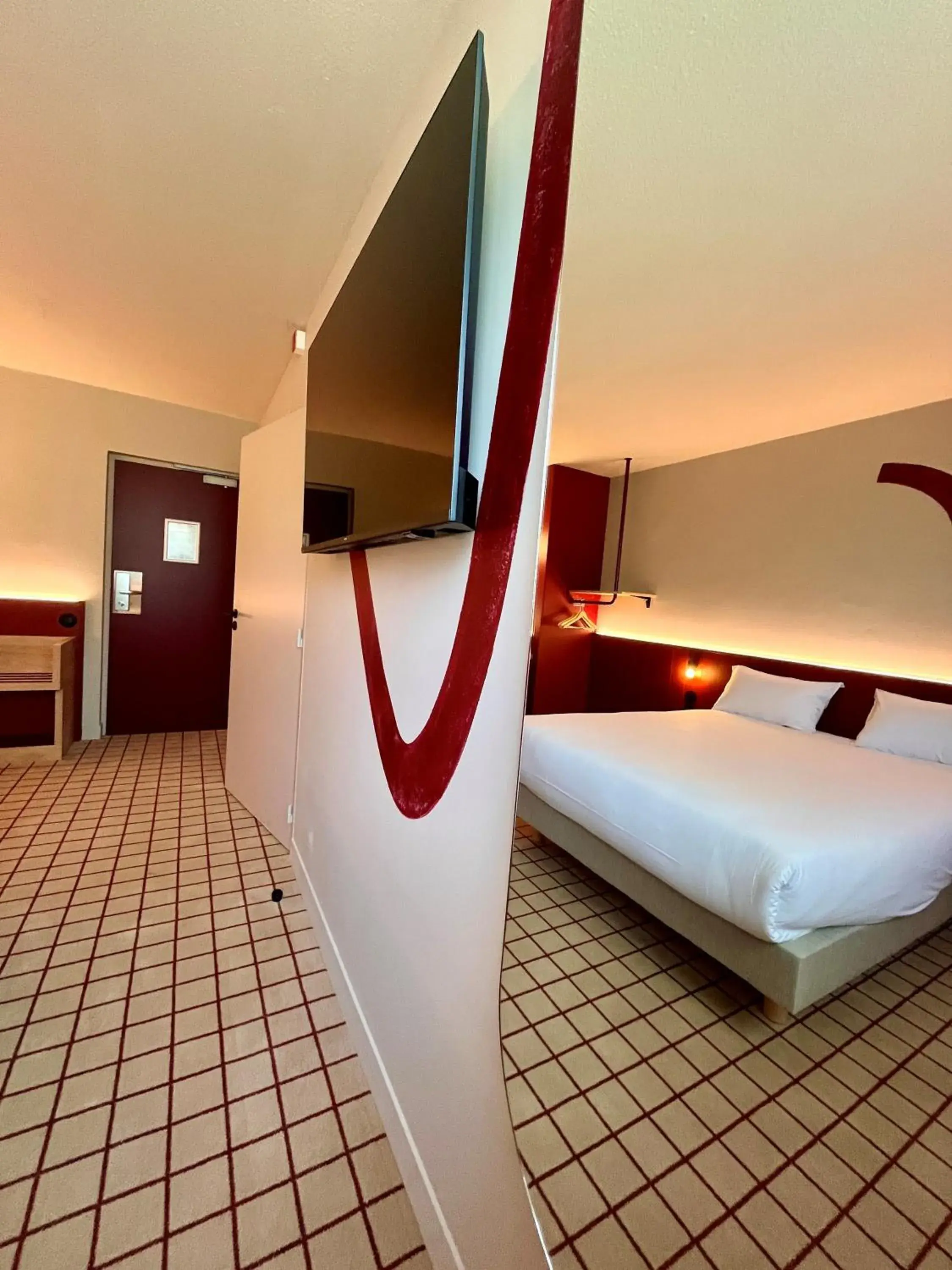 Bed in The Originals City, Hôtel du Phare, Bordeaux Mérignac Bed in The Originals City, Hôtel du Phare, Bordeaux Mérignac