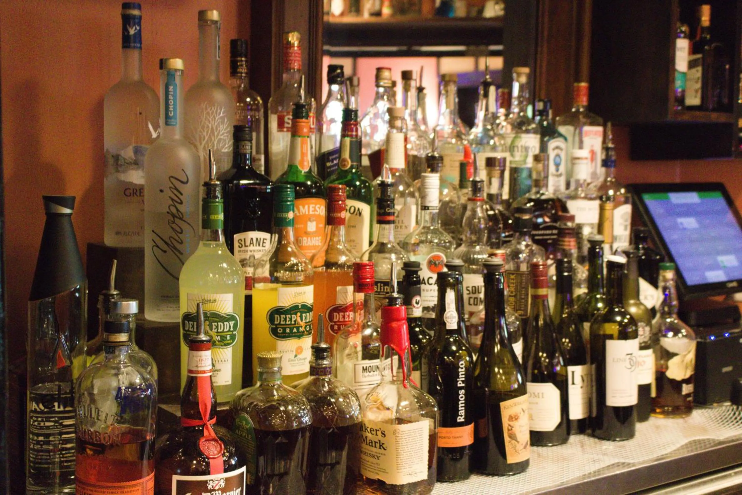 Lounge or bar in The Caribbean Court Boutique Hotel