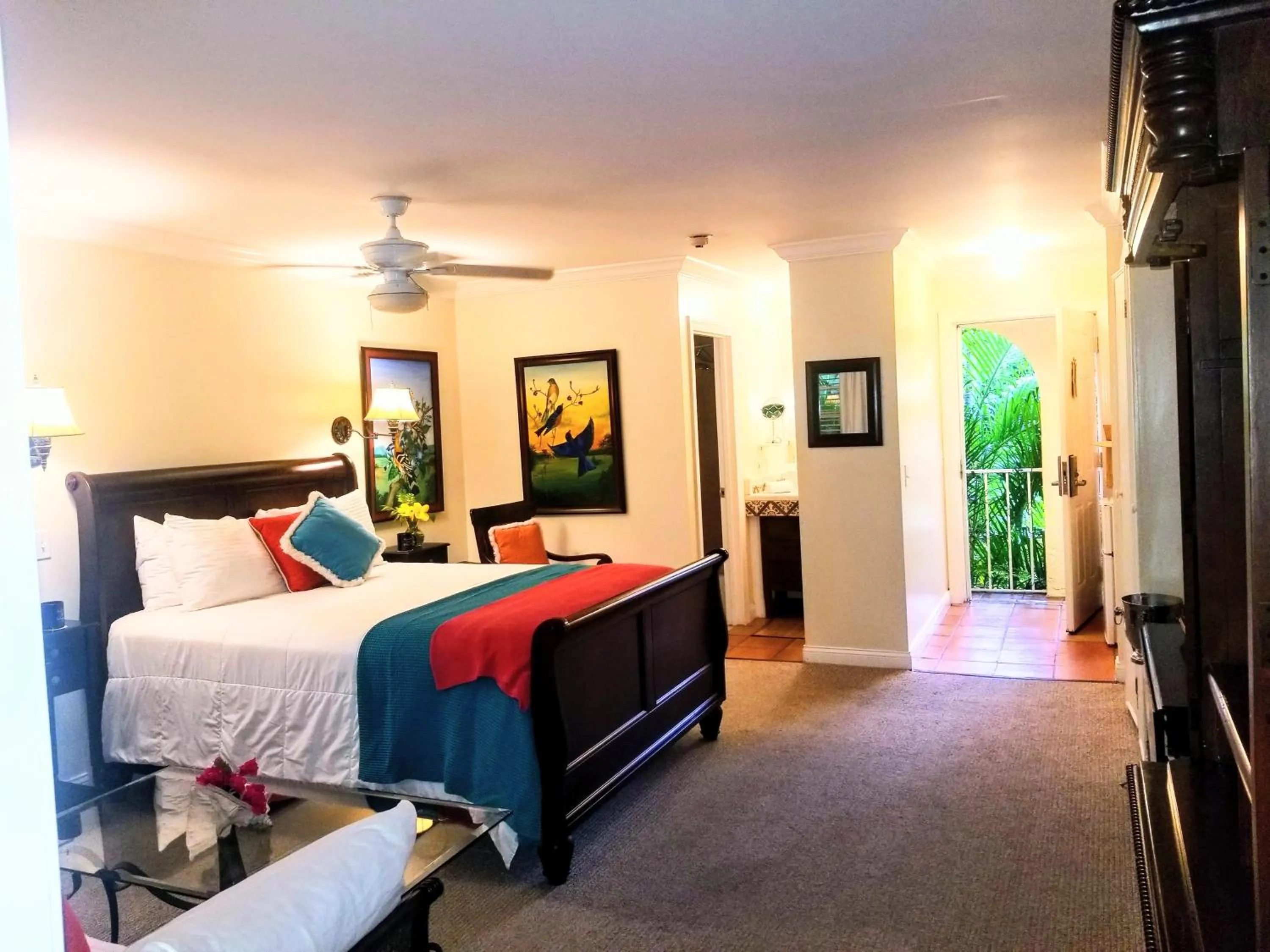 Bed in The Caribbean Court Boutique Hotel