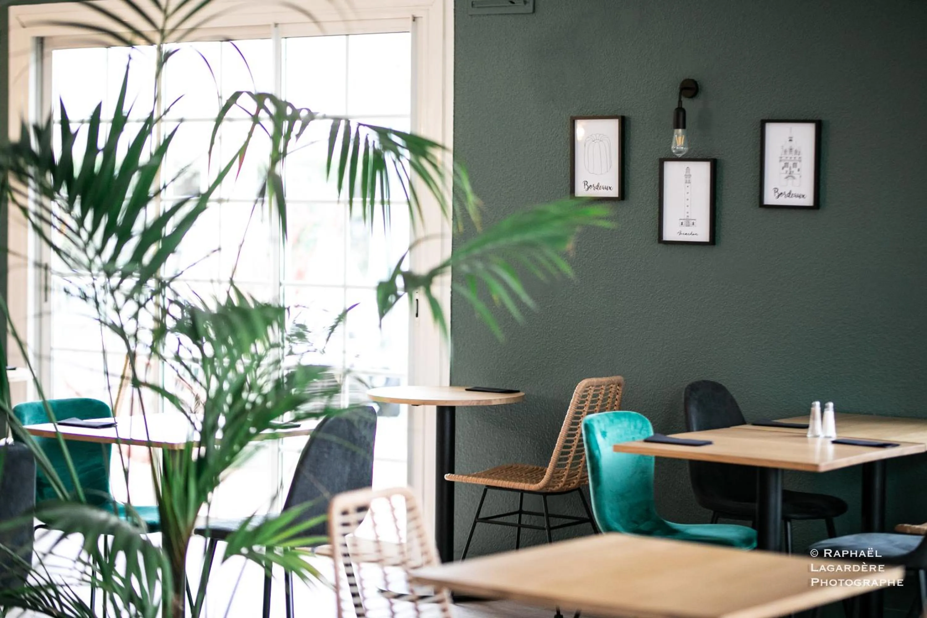 Restaurant/places to eat in The Originals City Hôtel Bordeaux Porte du Bassin