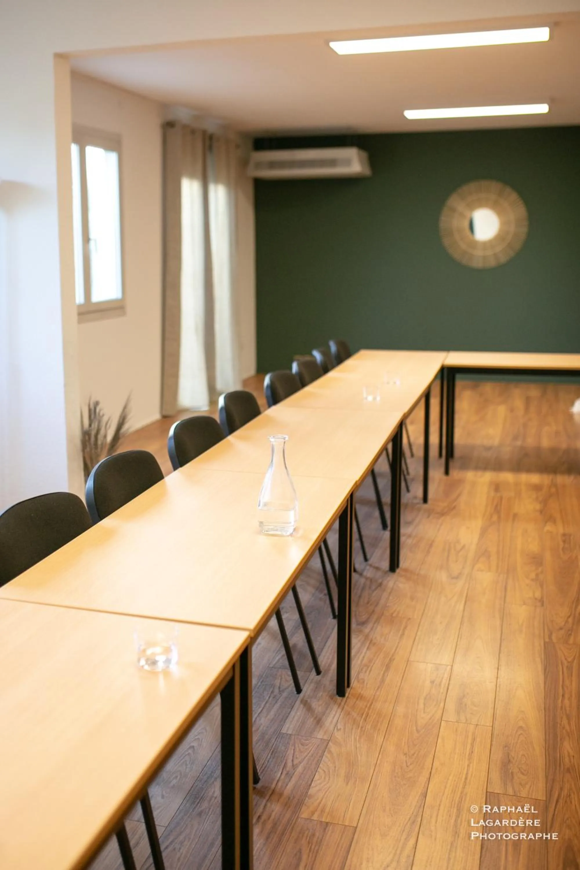 Meeting/conference room in The Originals City Hôtel Bordeaux Porte du Bassin