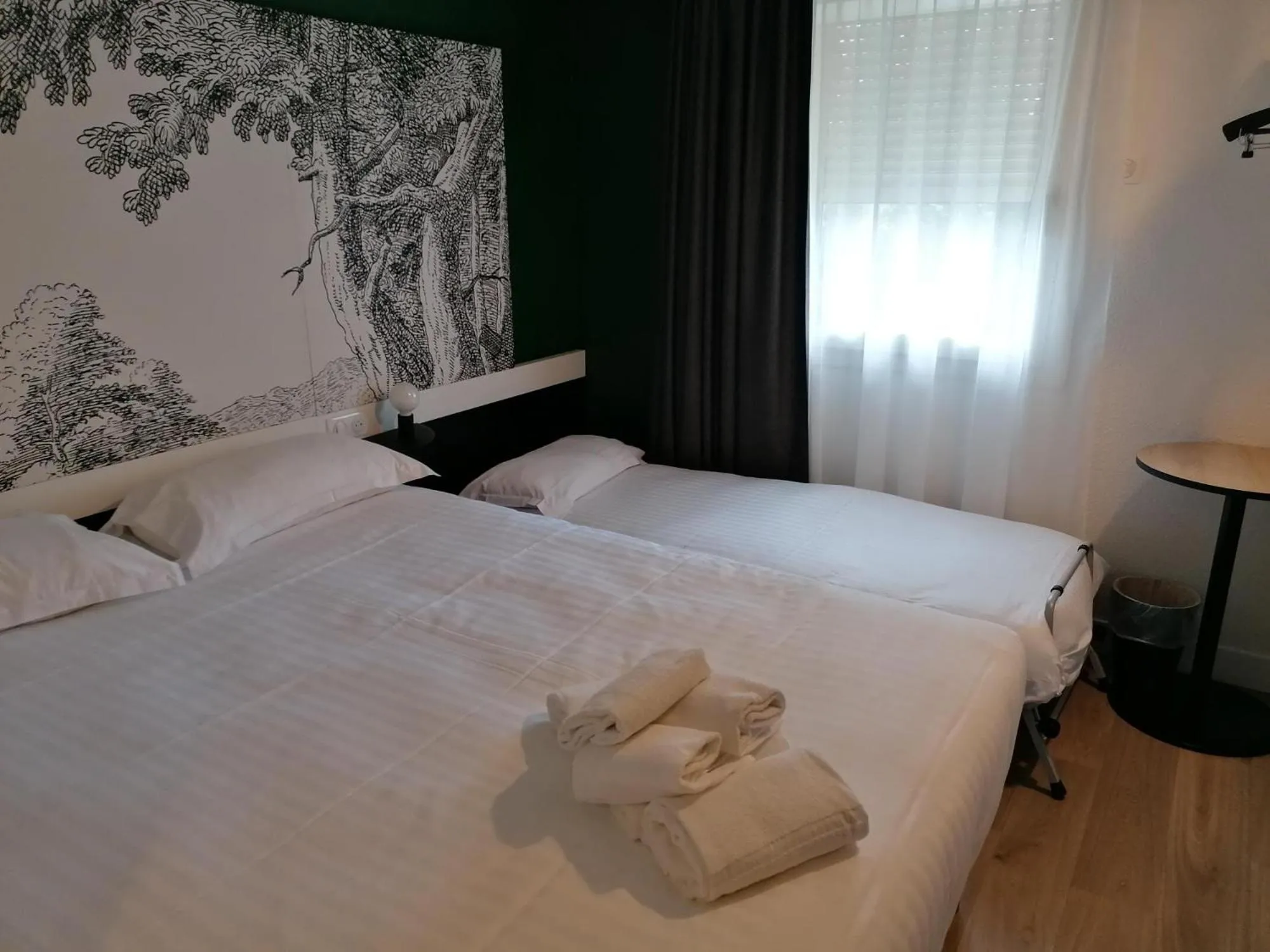 Bed in The Originals City Hôtel Bordeaux Porte du Bassin