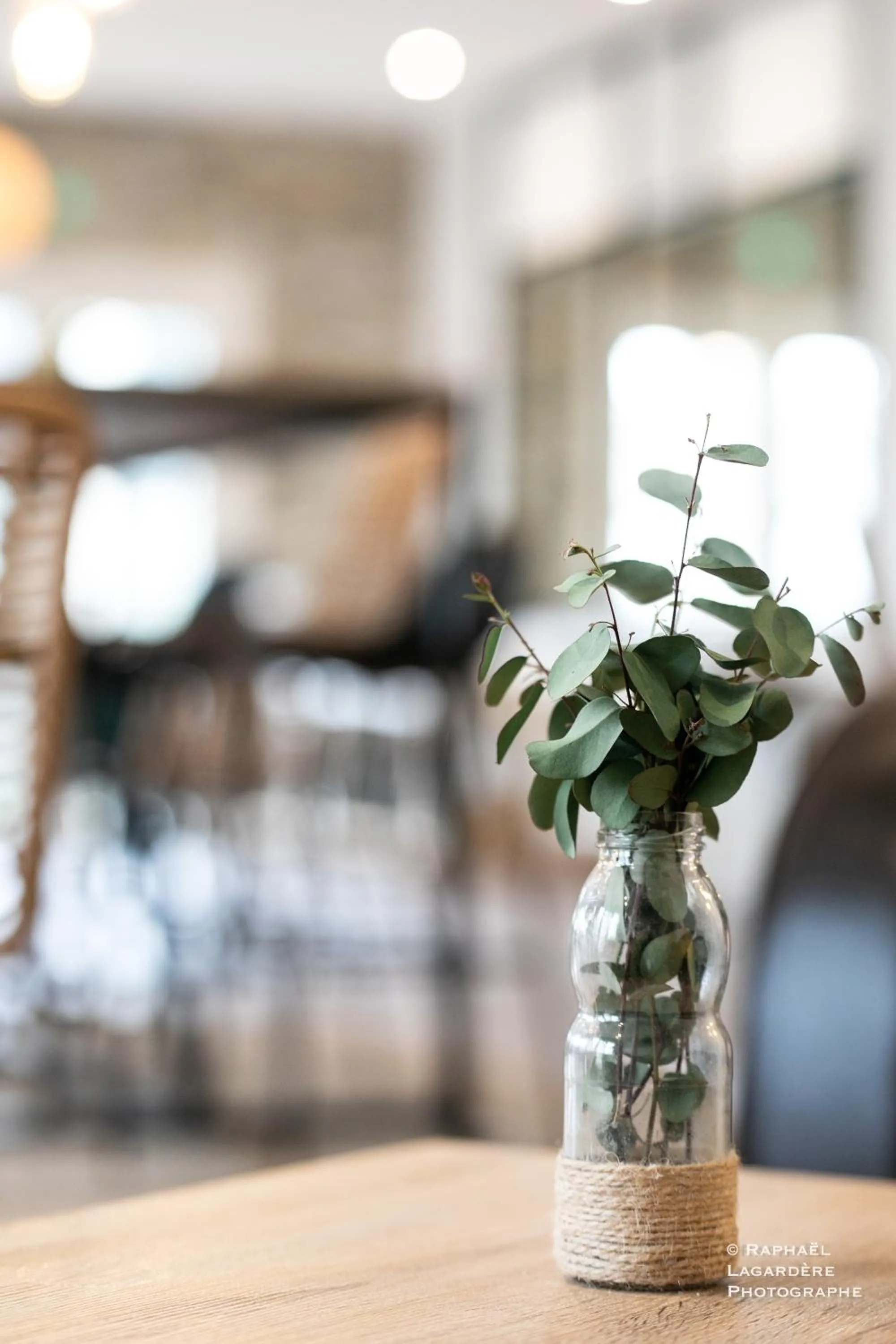 Decorative detail, Bed in The Originals City Hôtel Bordeaux Porte du Bassin
