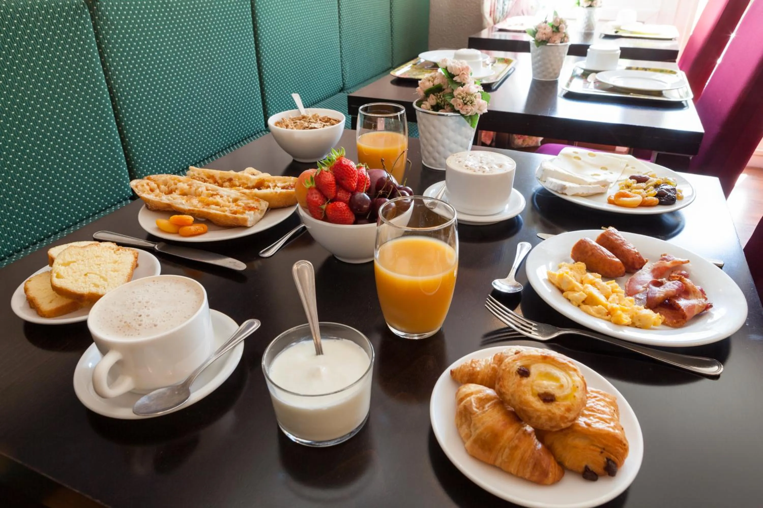 Buffet breakfast in The Originals City Hôtel Bordeaux Porte du Bassin