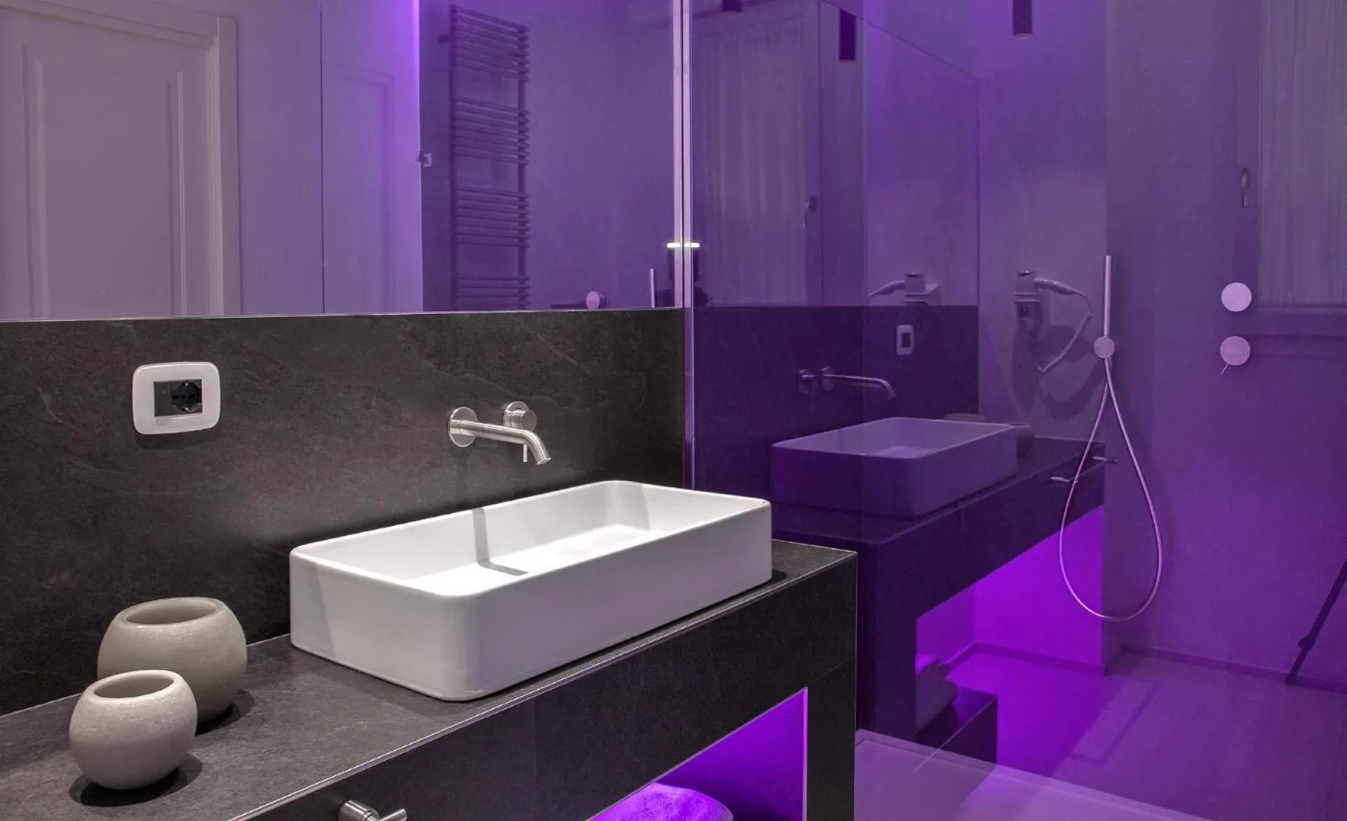 Shower in Galliera Residence B&B