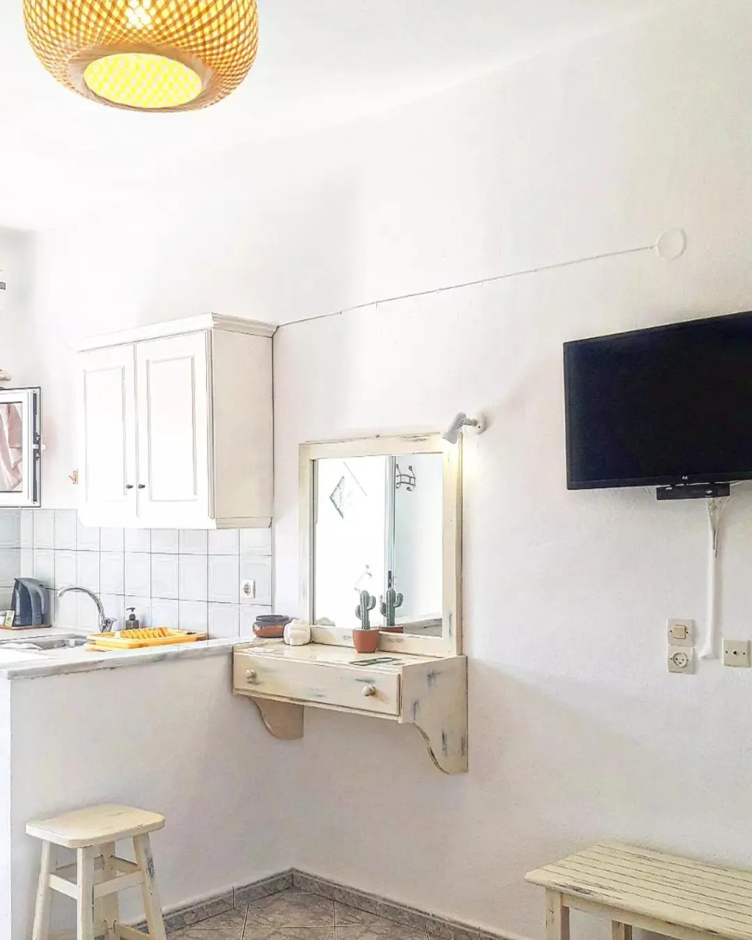 TV and multimedia in Voula Accommodation