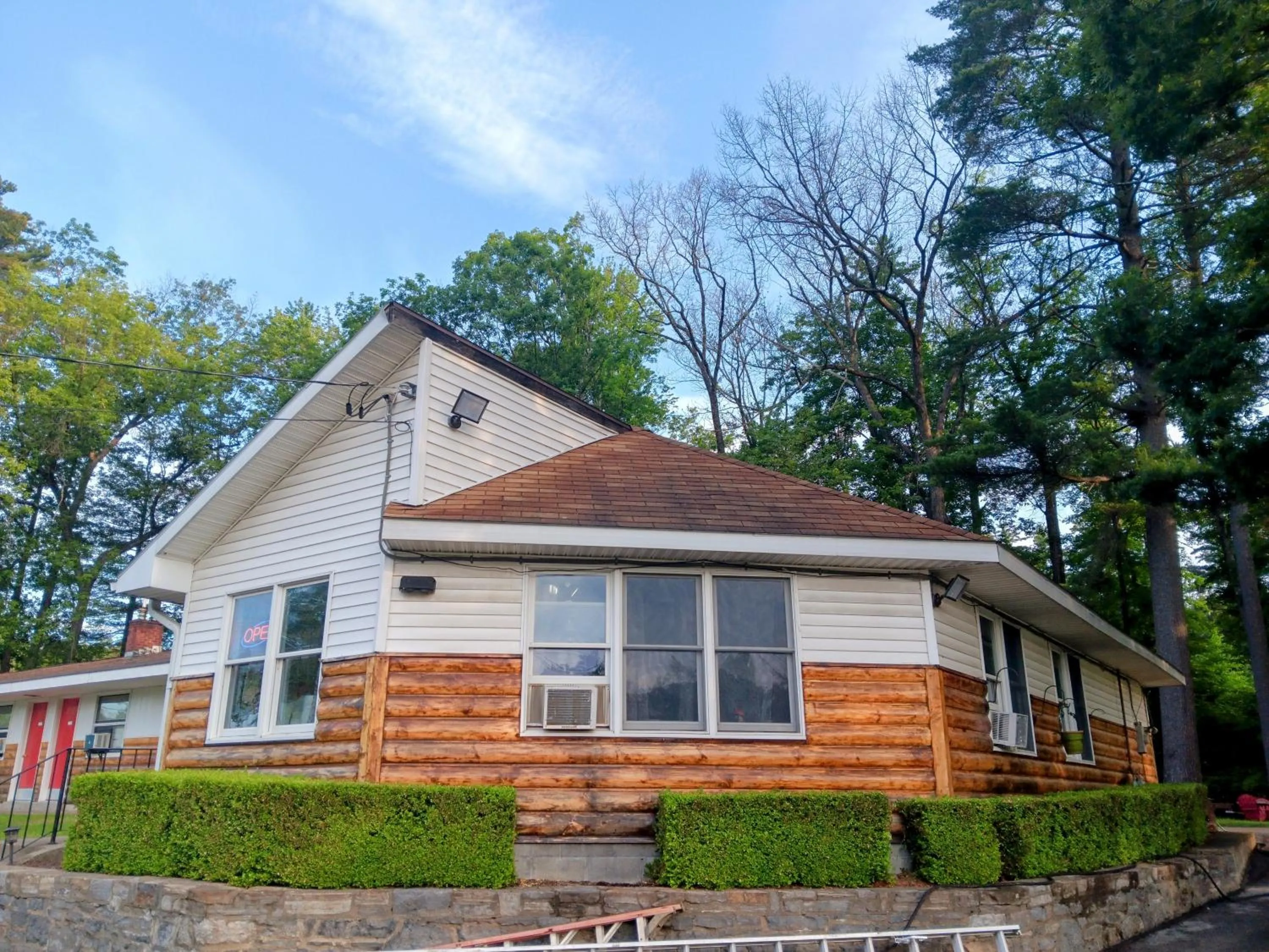 Property building in Robin Hood Motel