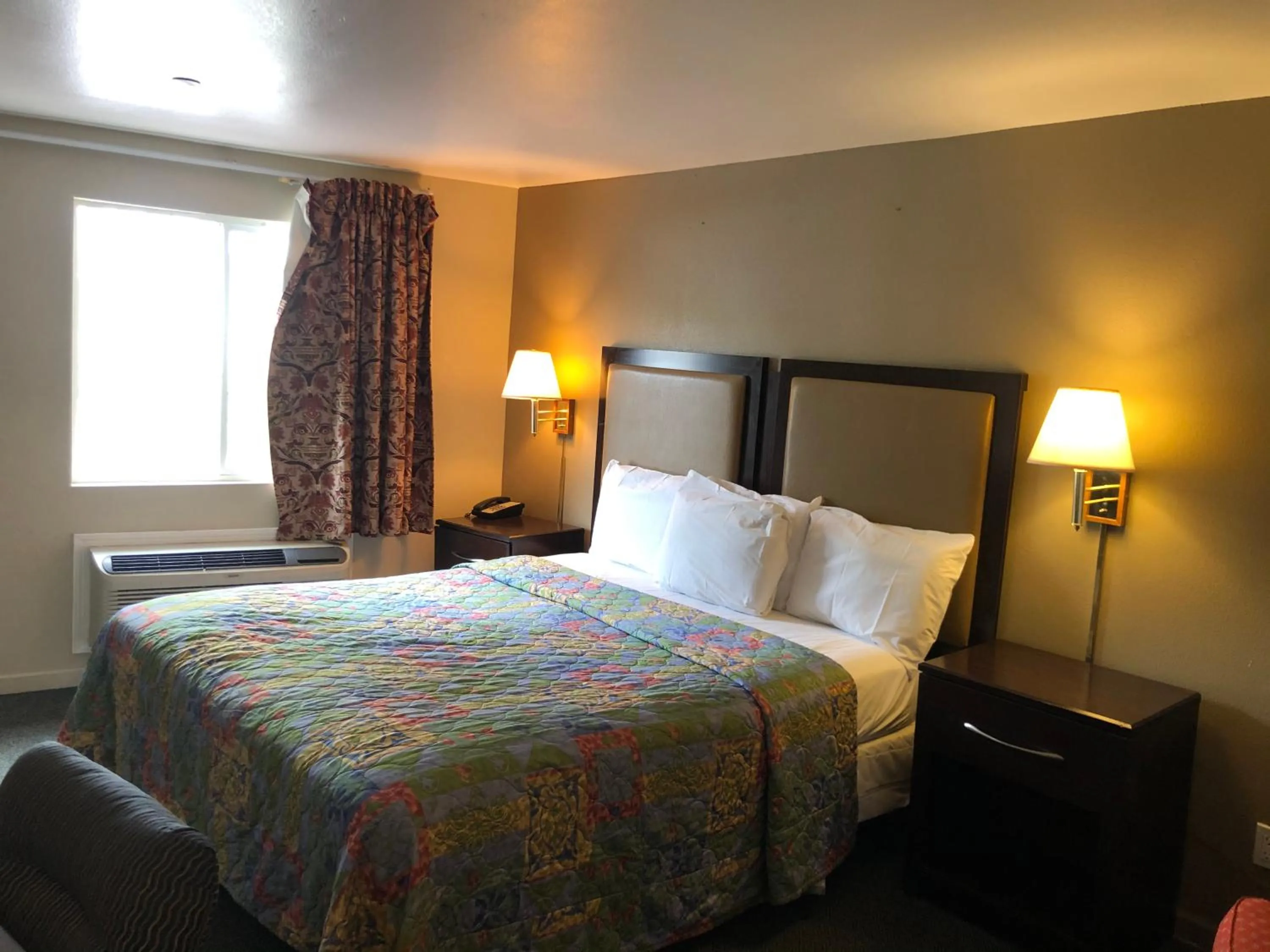 Bed in Haven Inn of Chico