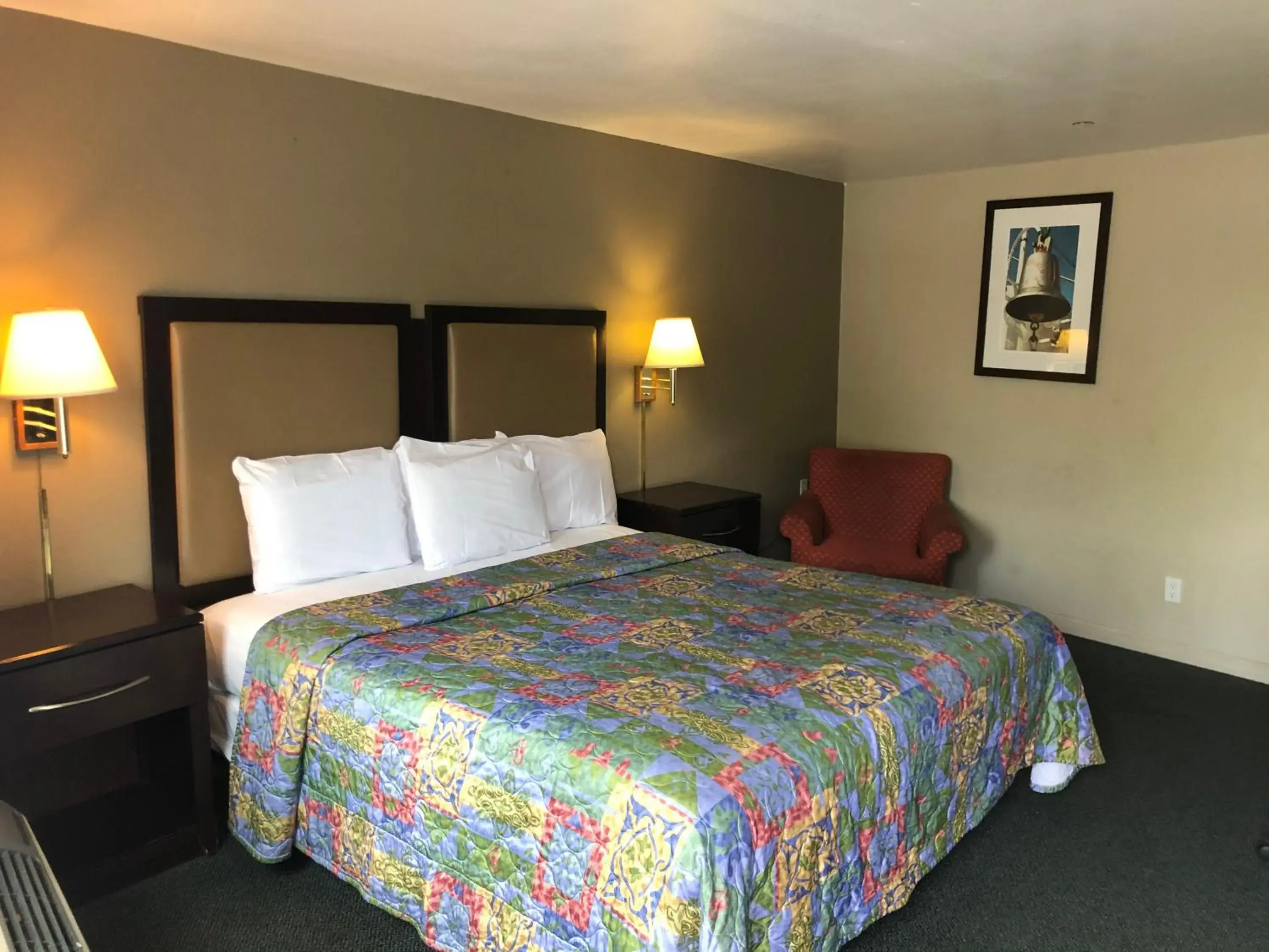 King Room in Haven Inn of Chico King Room in Haven Inn of Chico