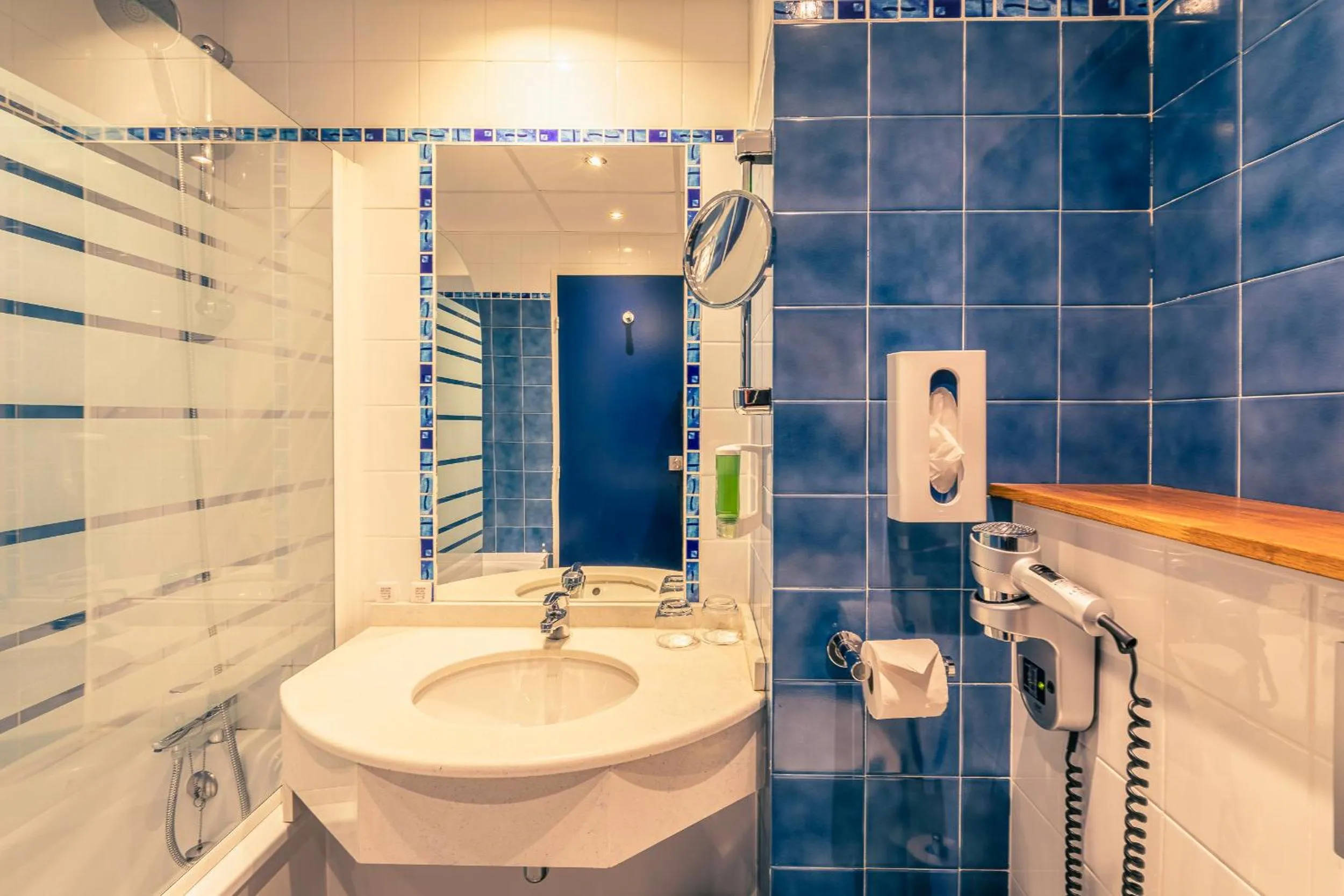 Bathroom in Best Western Marseille Aeroport