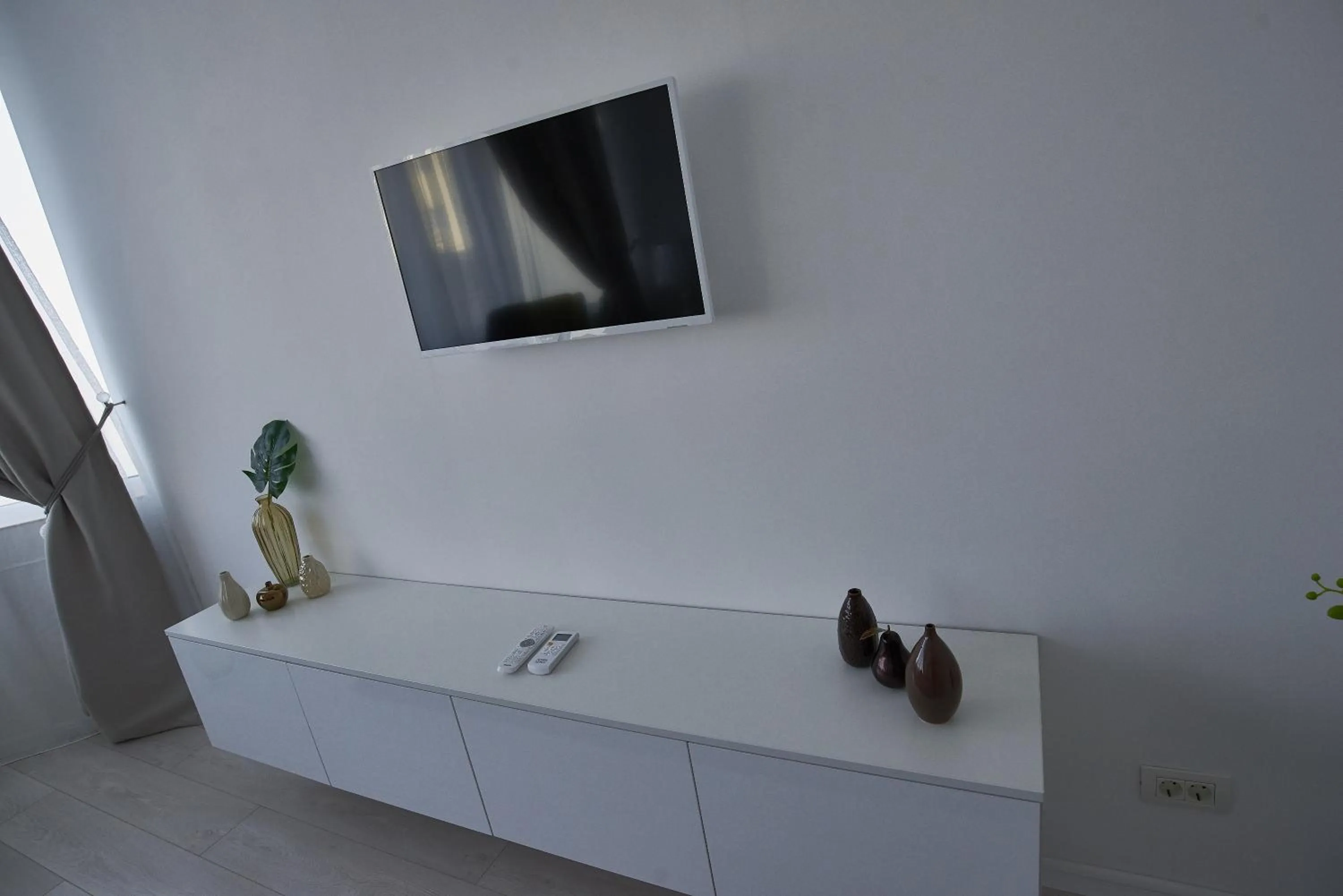 TV and multimedia in Metropole Apartments Old Town