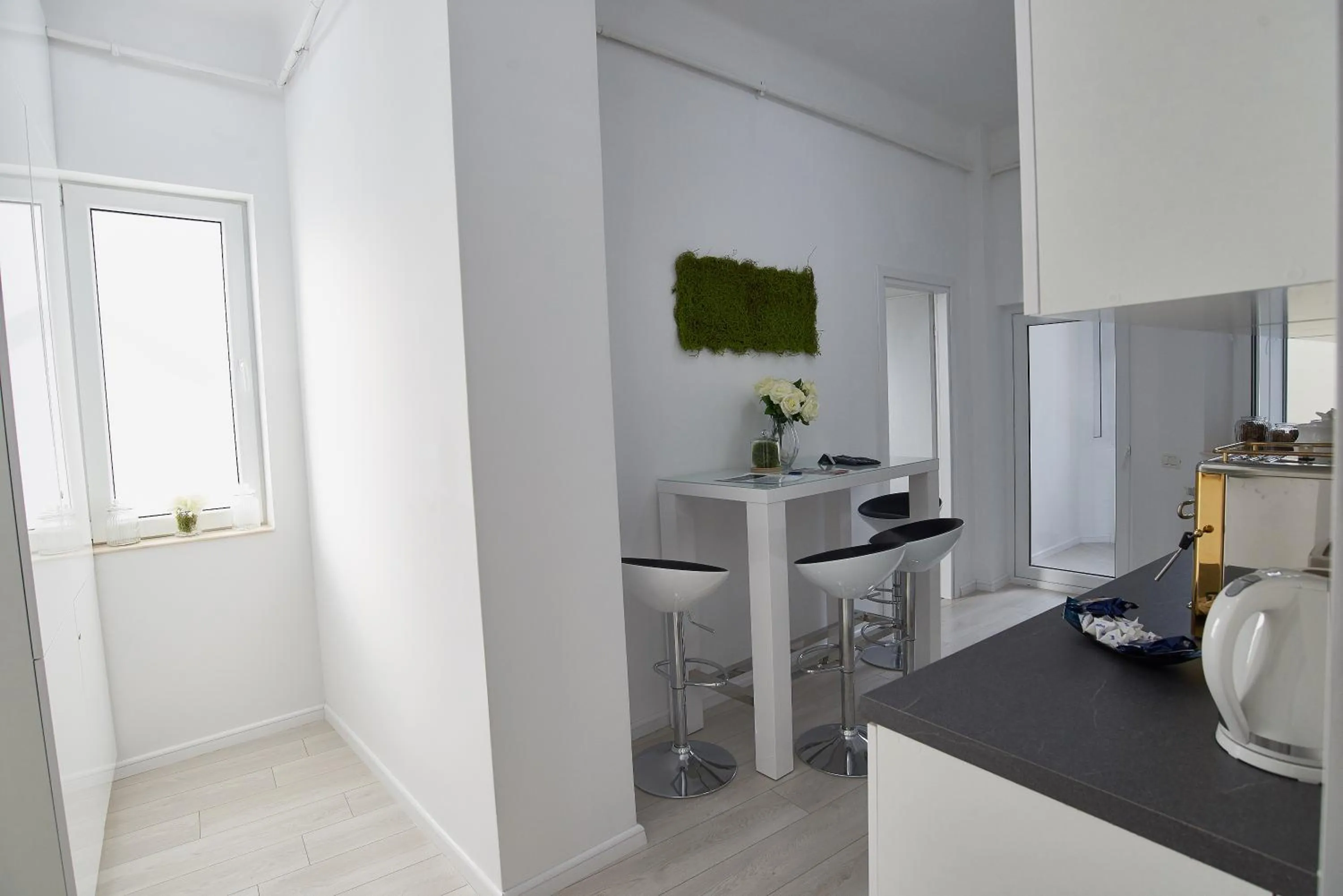 Kitchen or kitchenette in Metropole Apartments Old Town