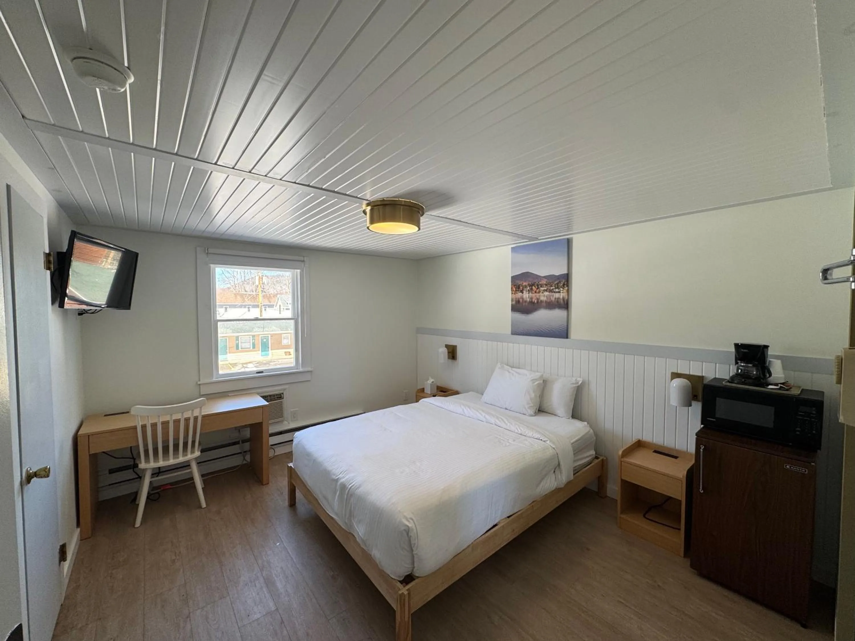 Bed in Maple Leaf Inn Lake Placid