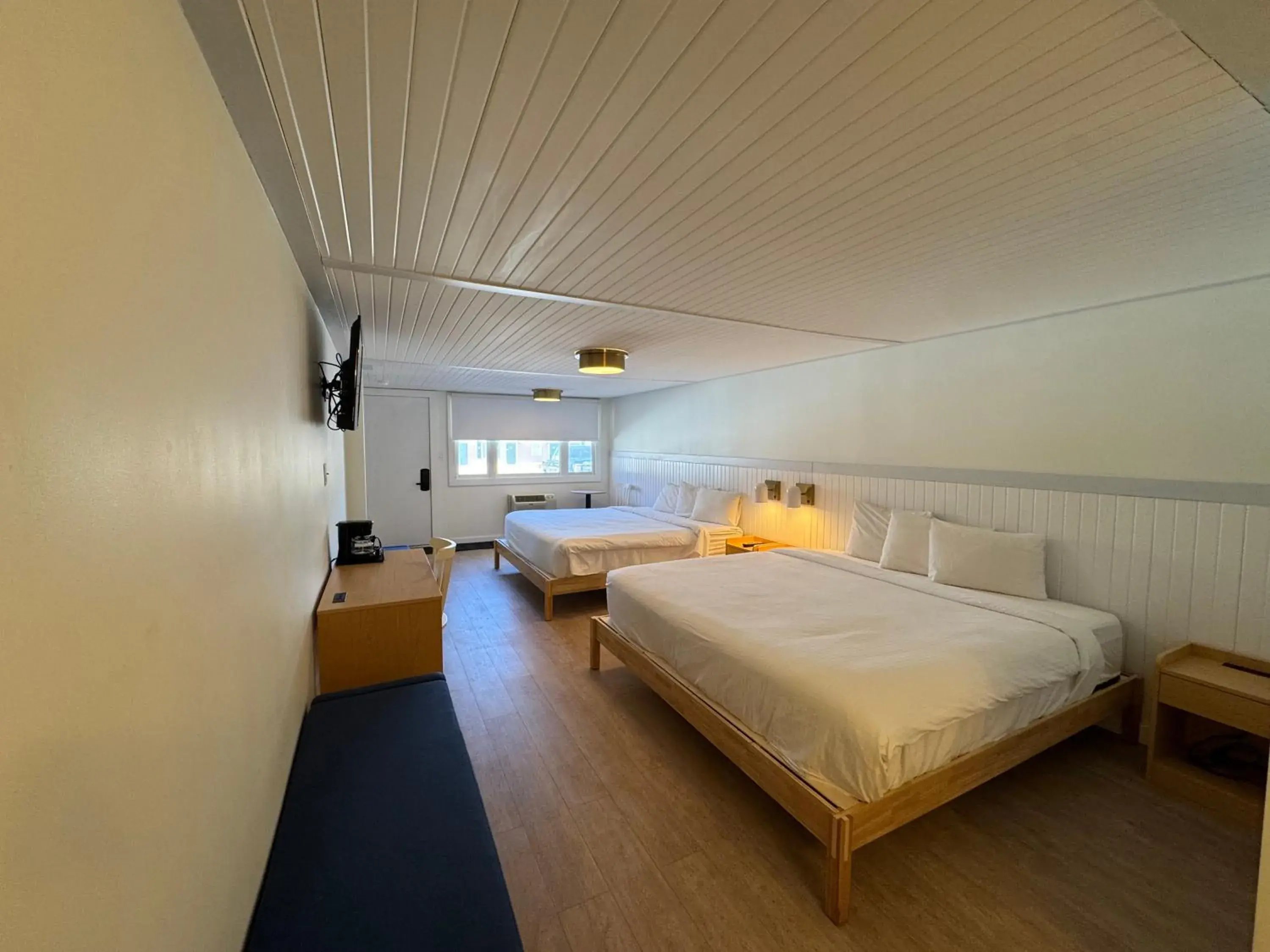 Bed in Maple Leaf Inn Lake Placid Bed in Maple Leaf Inn Lake Placid