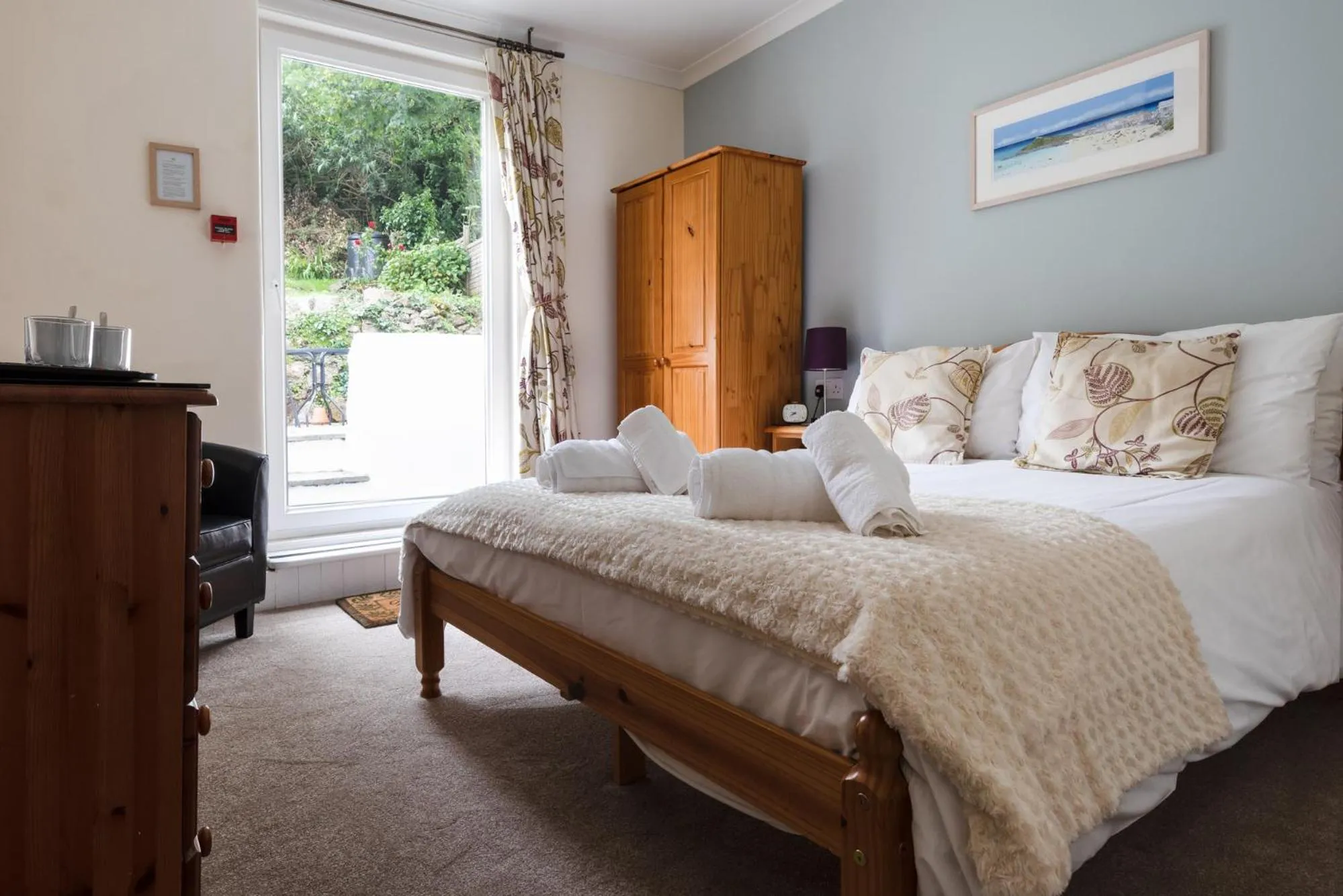 Patio, Bed in Ocean House
