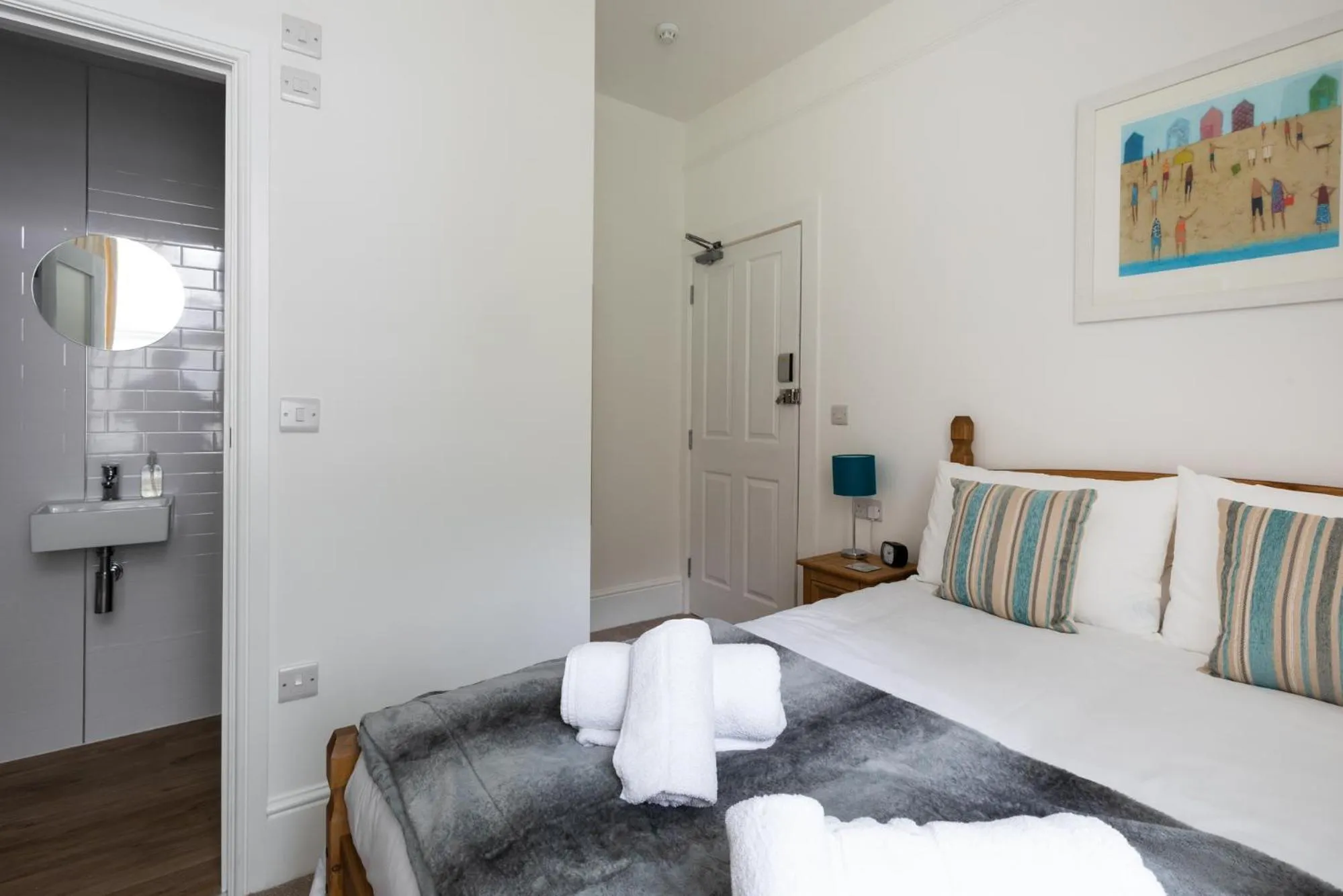 Shower, Bed in Ocean House