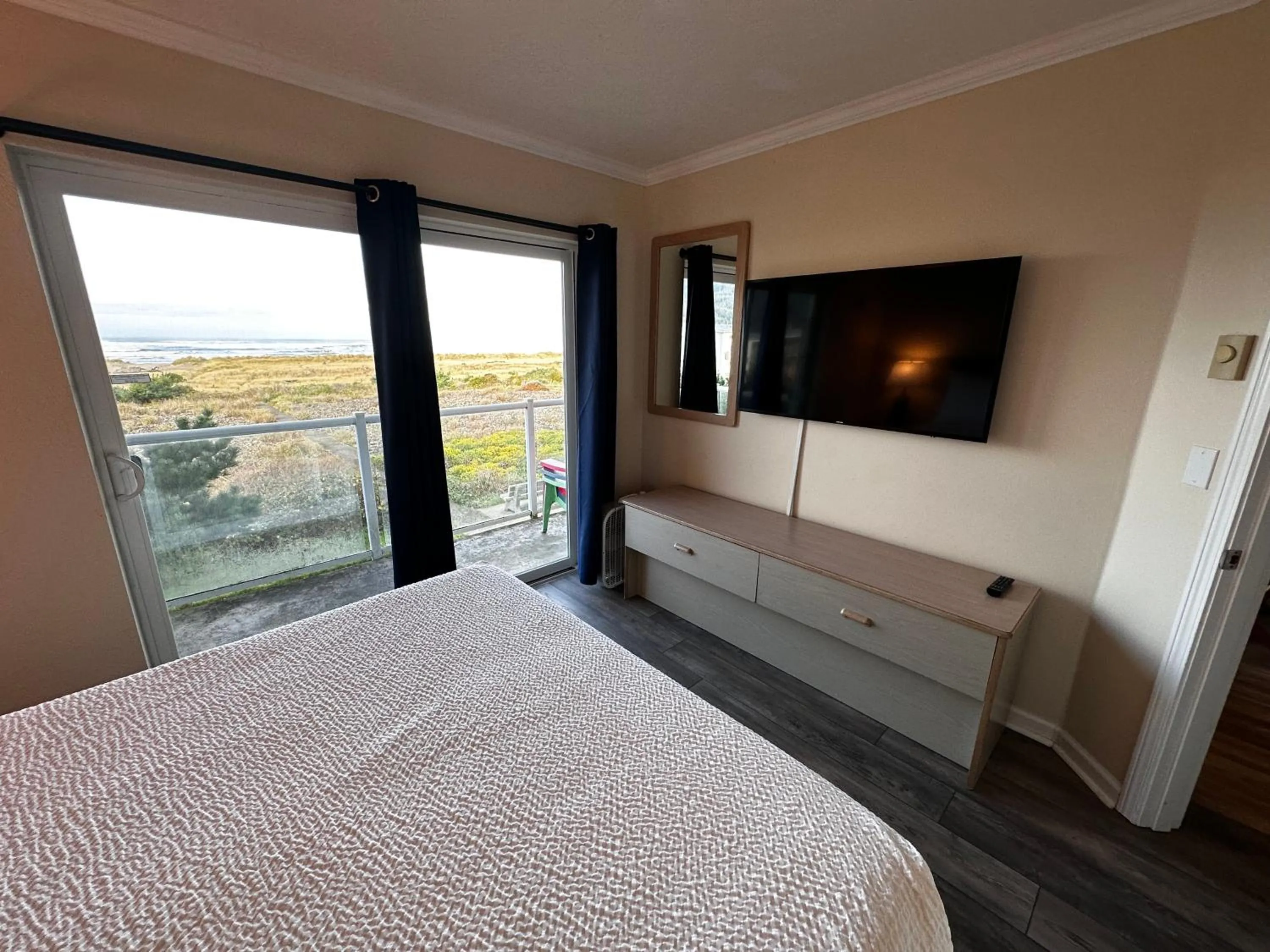 Bed in Inn at the Shore