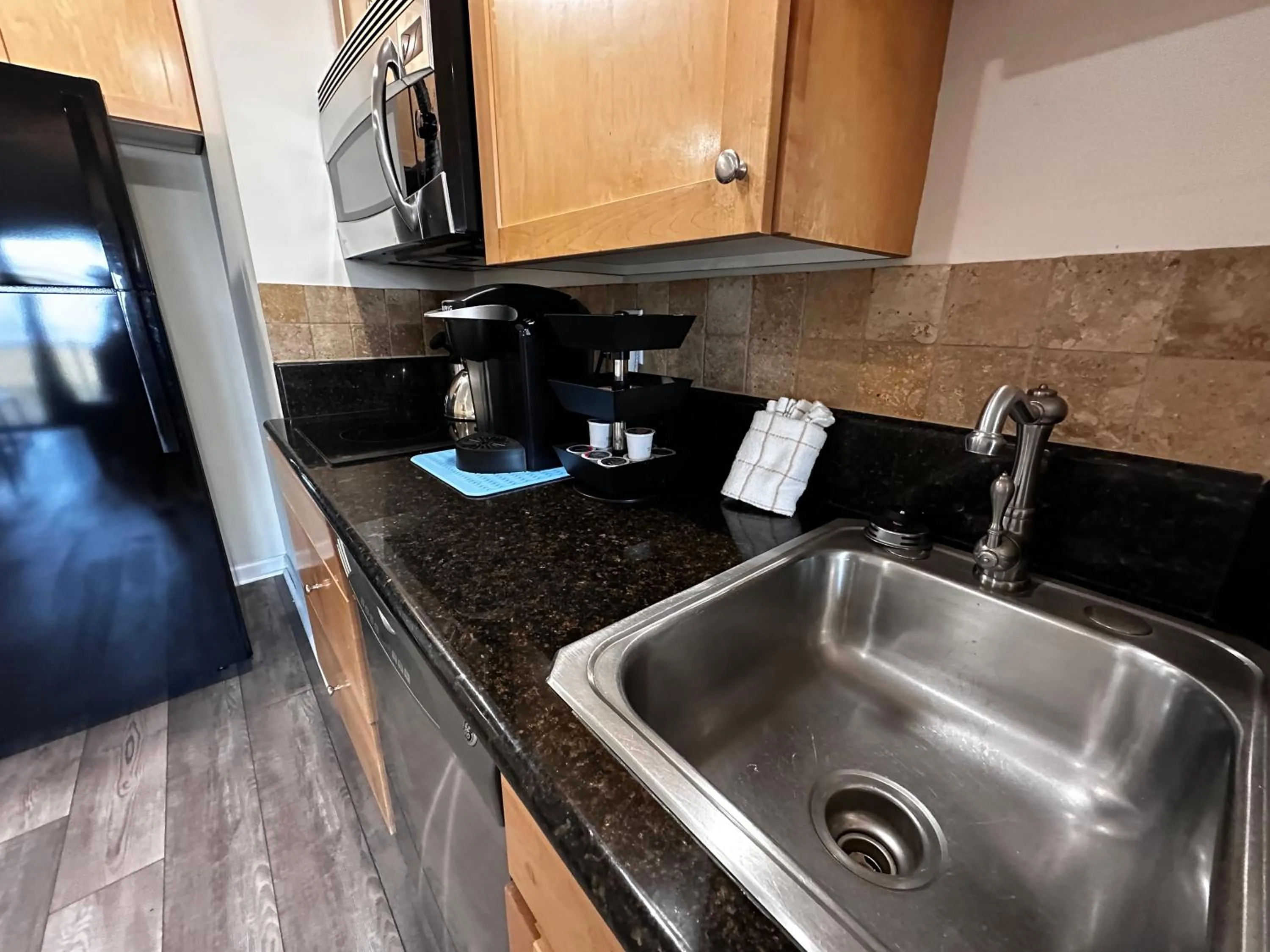 microwave in Inn at the Shore