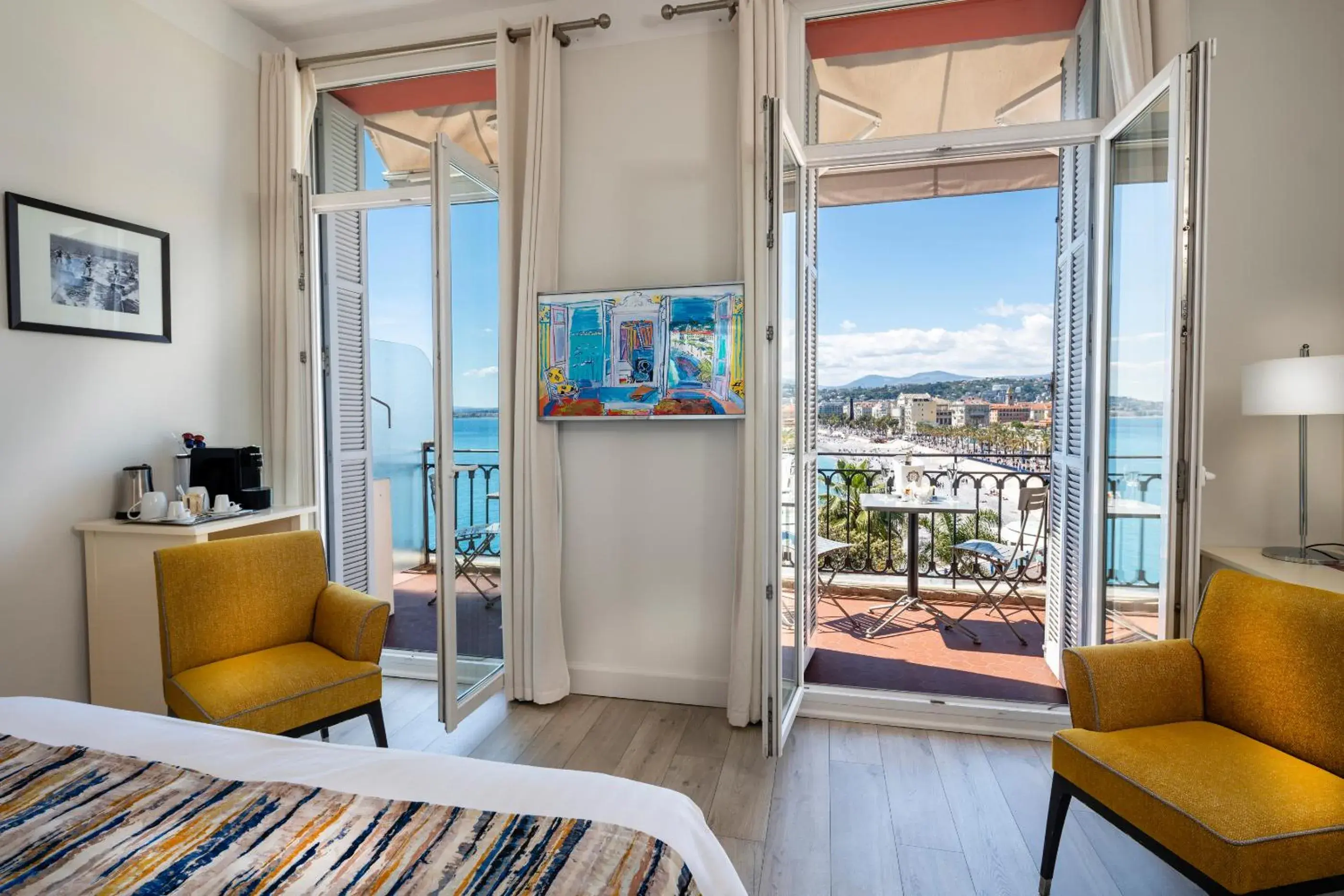 Sea view, Bed in Hotel Suisse Sea view, Bed in Hotel Suisse