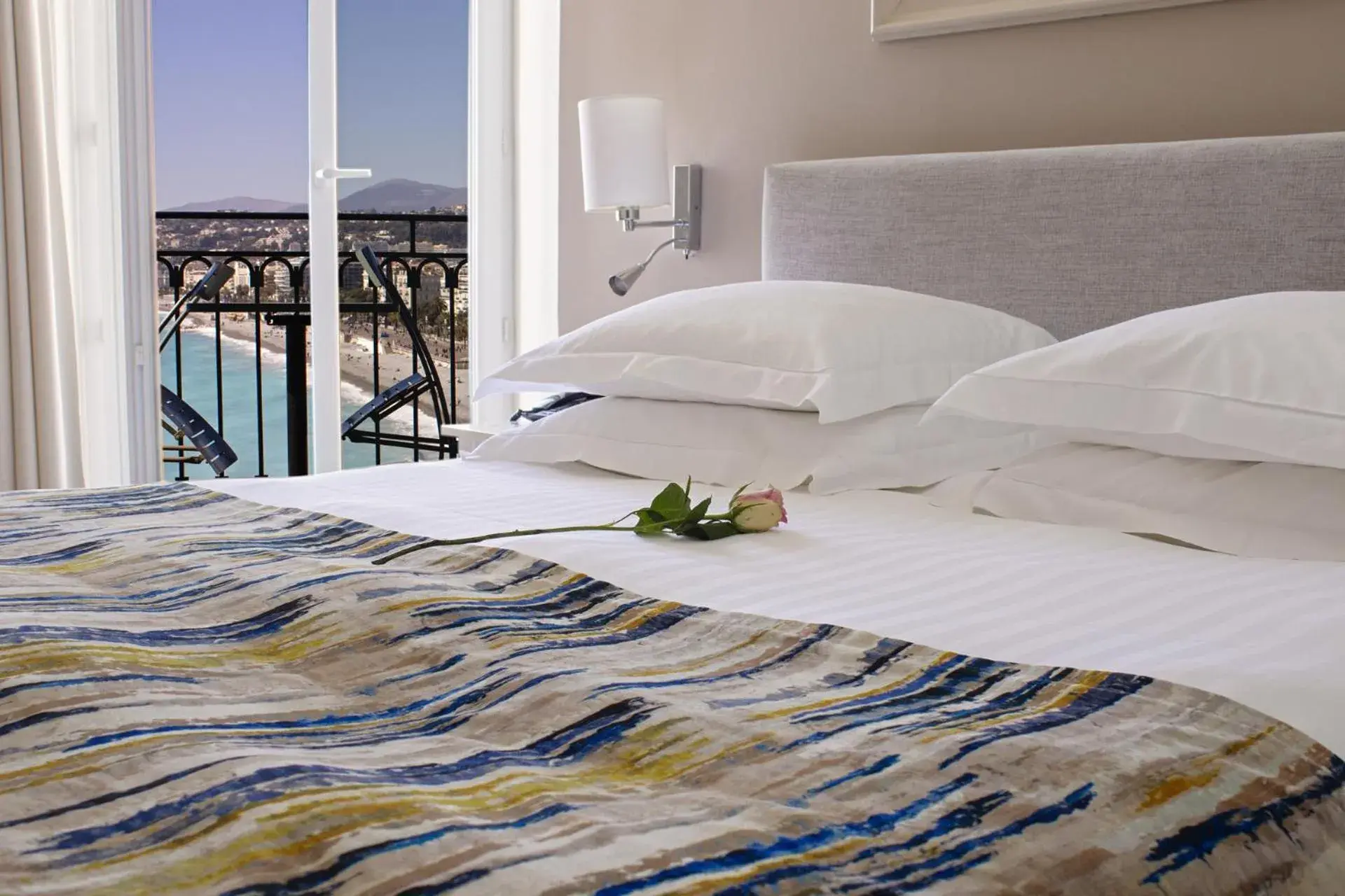 Photo of the whole room, Bed in Hotel Suisse Photo of the whole room, Bed in Hotel Suisse