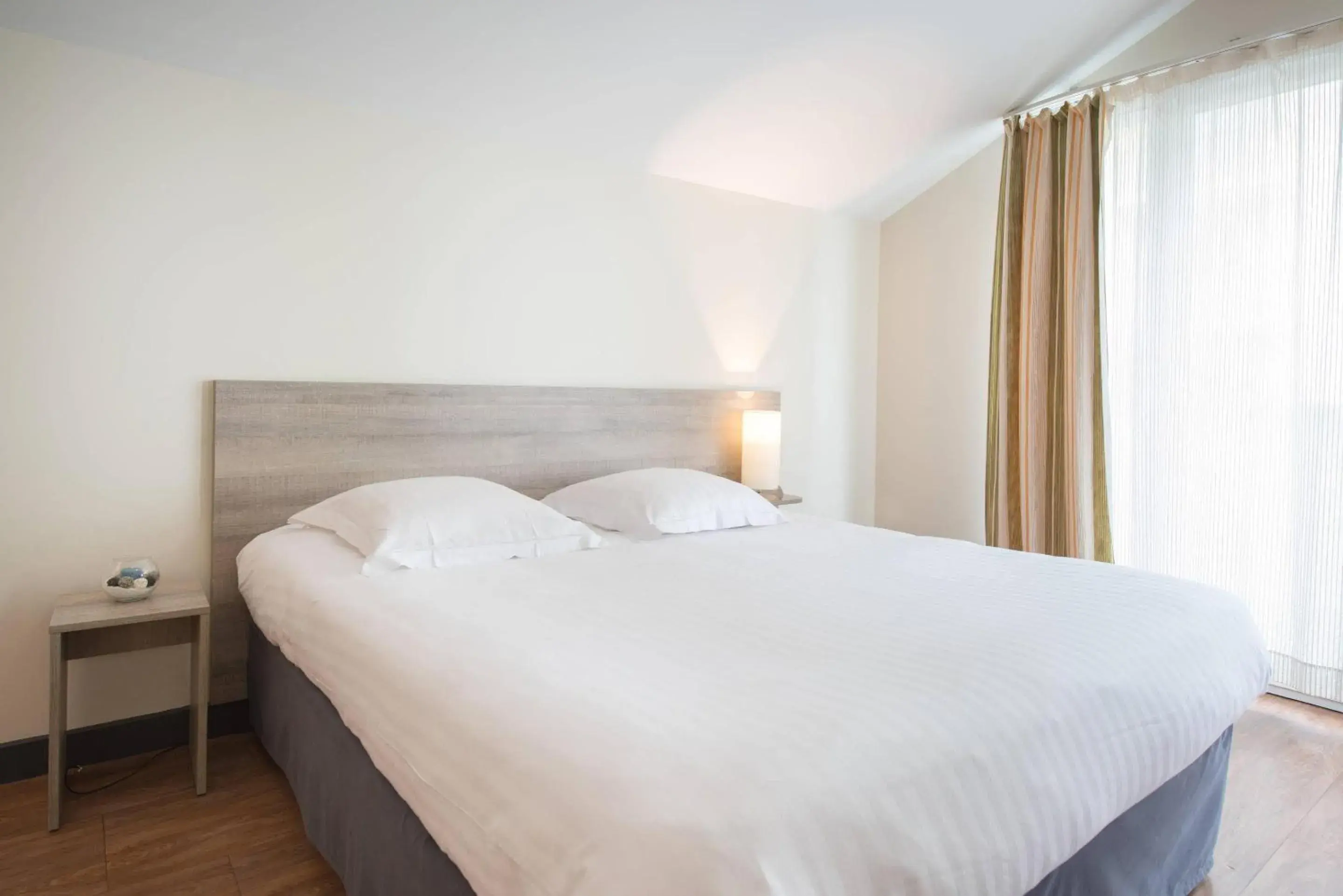 Bedroom, Bed in Comfort Aparthotel Saint-Nazaire Les Portes de l Ocean Bedroom, Bed in Comfort Aparthotel Saint-Nazaire Les Portes de l Ocean