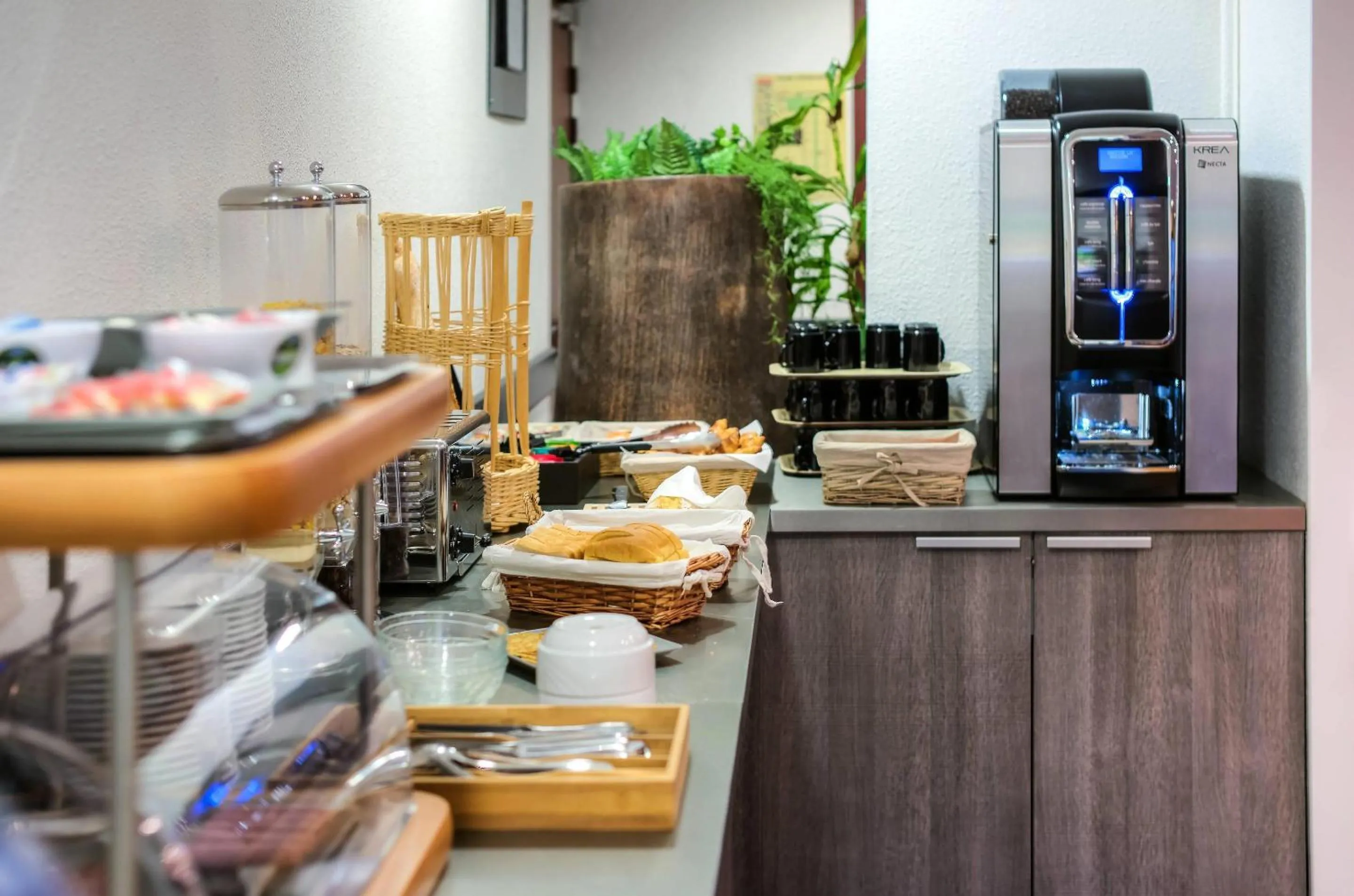 Breakfast in Comfort Aparthotel Saint-Nazaire Les Portes de l Ocean