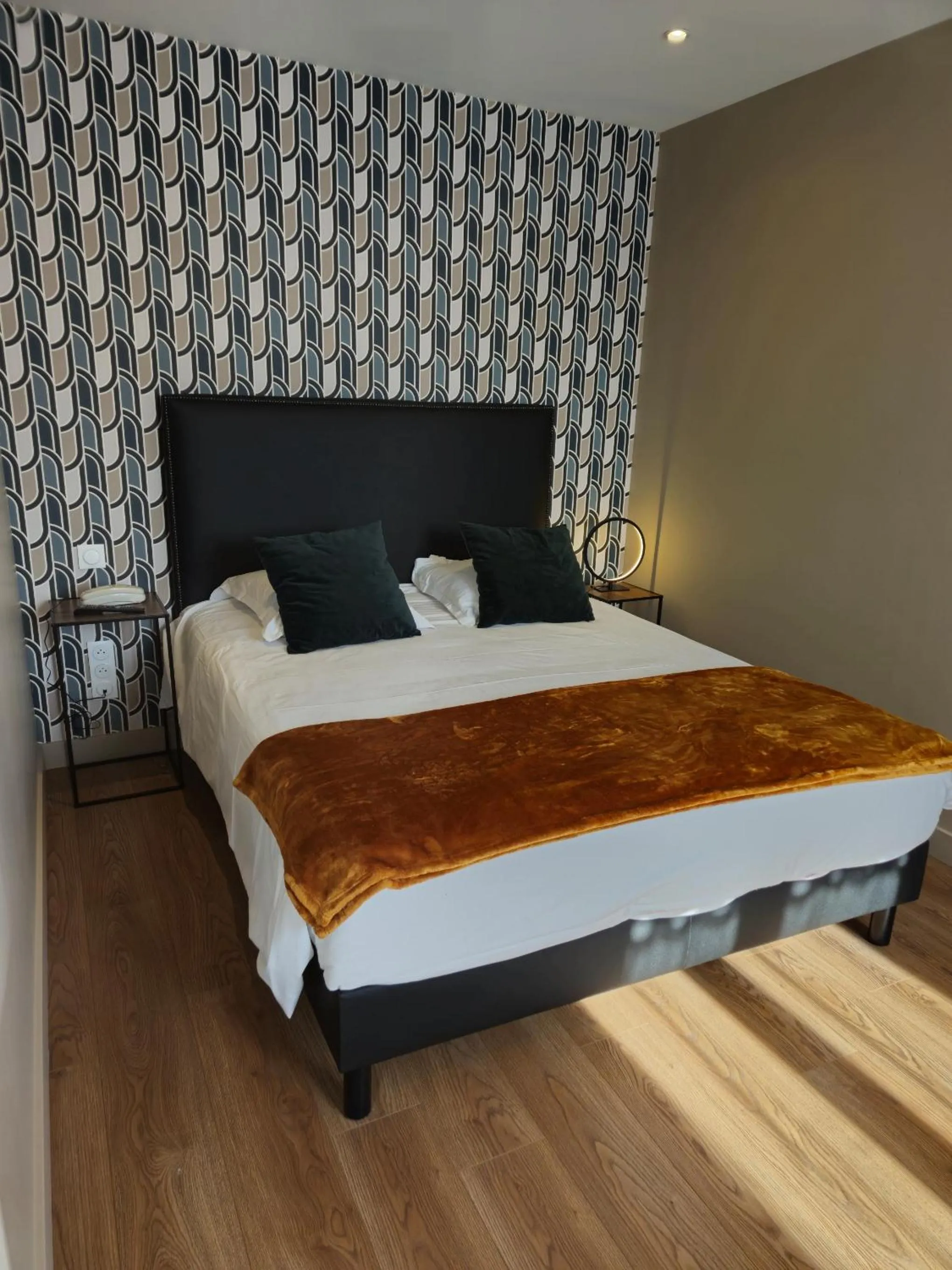 Bedroom, Bed in Le Beaugency