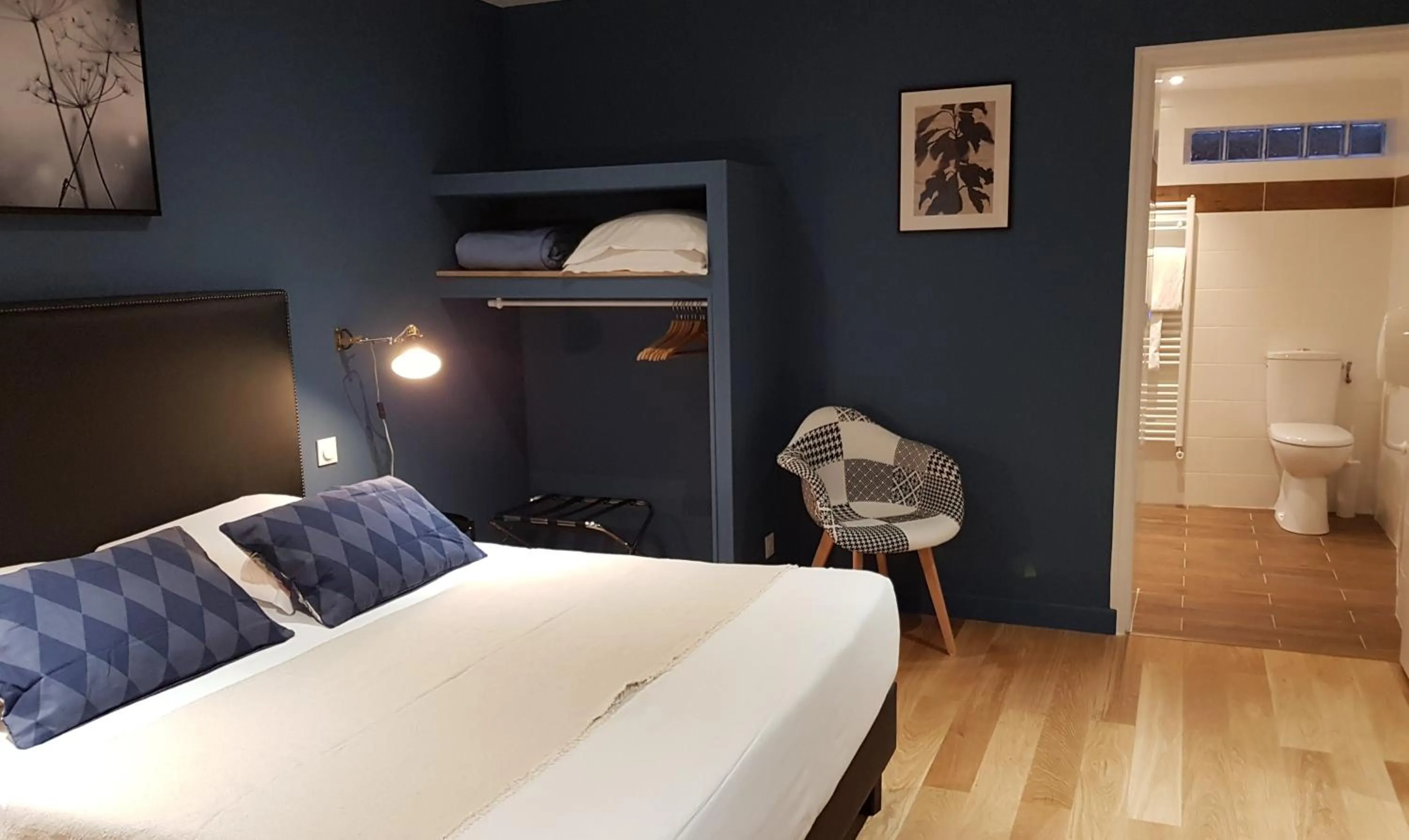 Photo of the whole room, Bed in Le Beaugency