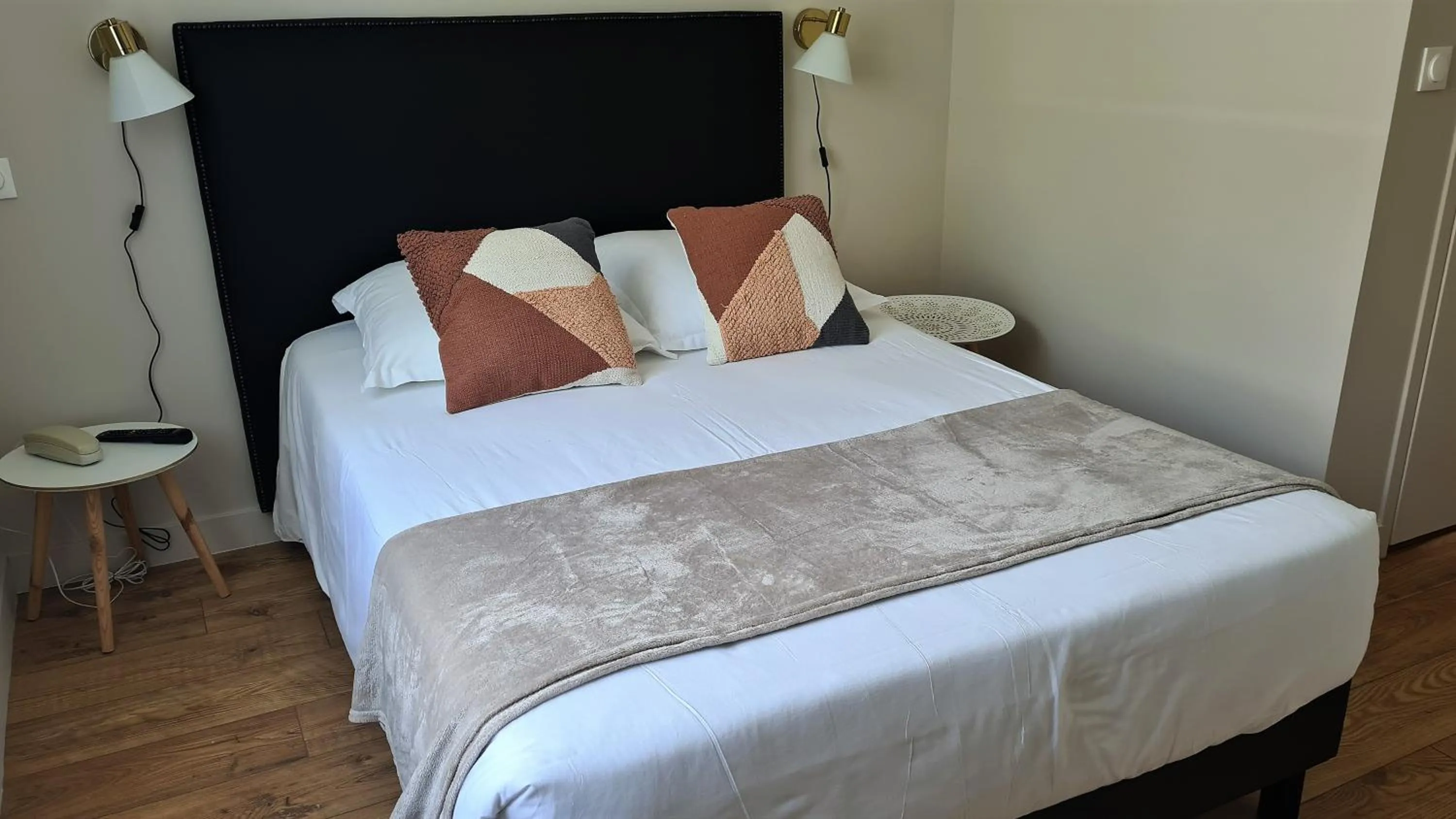 Bedroom, Bed in Le Beaugency