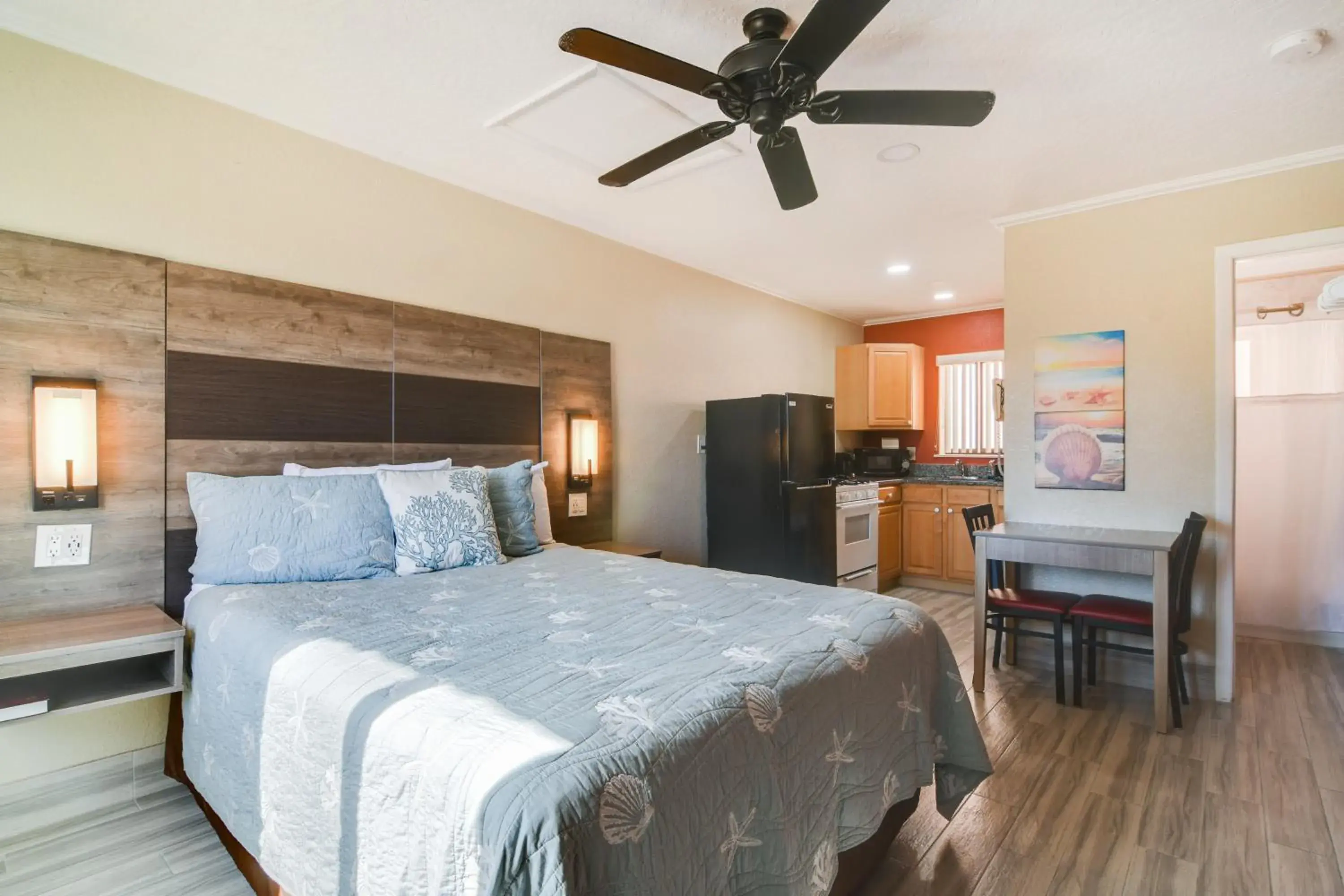 Bed in Anthony's on the Beach Bed in Anthony's on the Beach