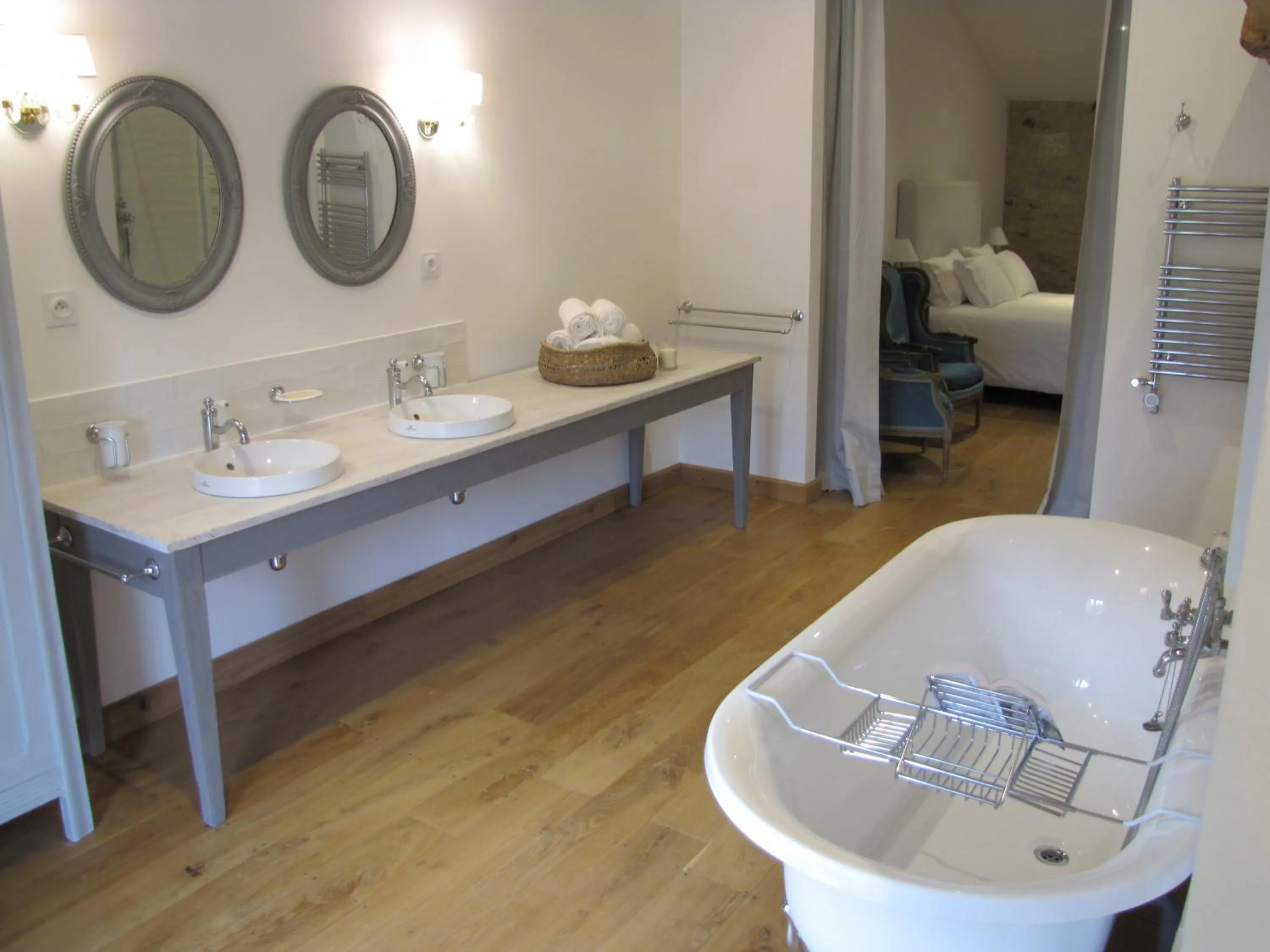 Bathroom in Maison Saint-Pé (Gers)