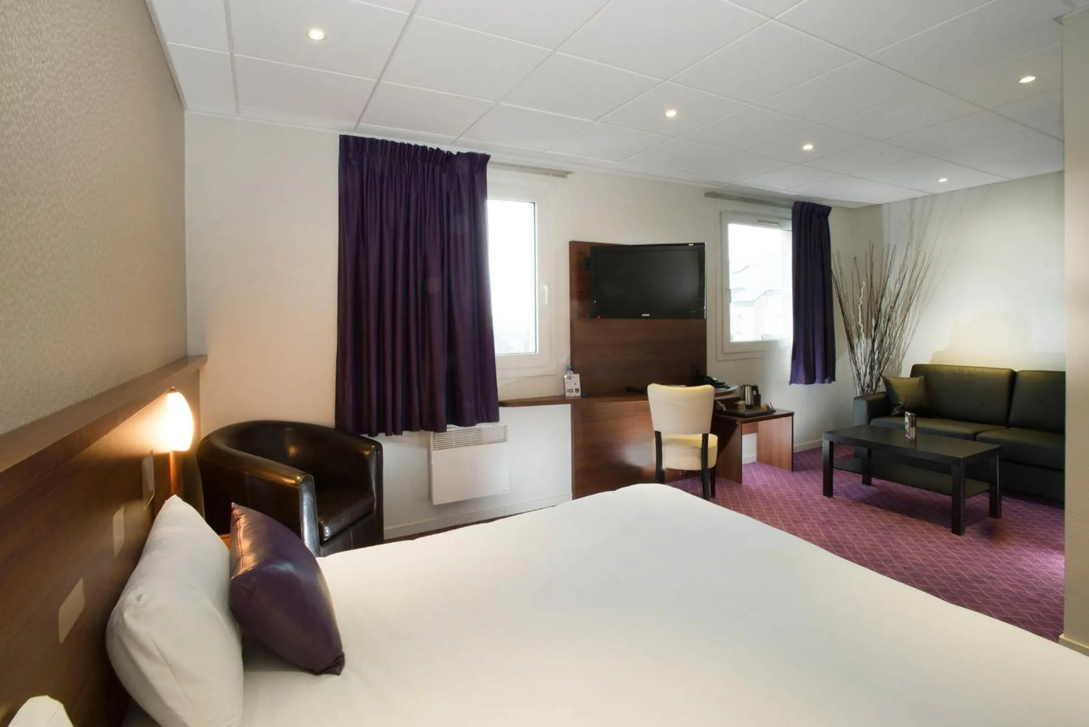 Bedroom, Bed in Brit Hotel Tours Sud – Le Cheops