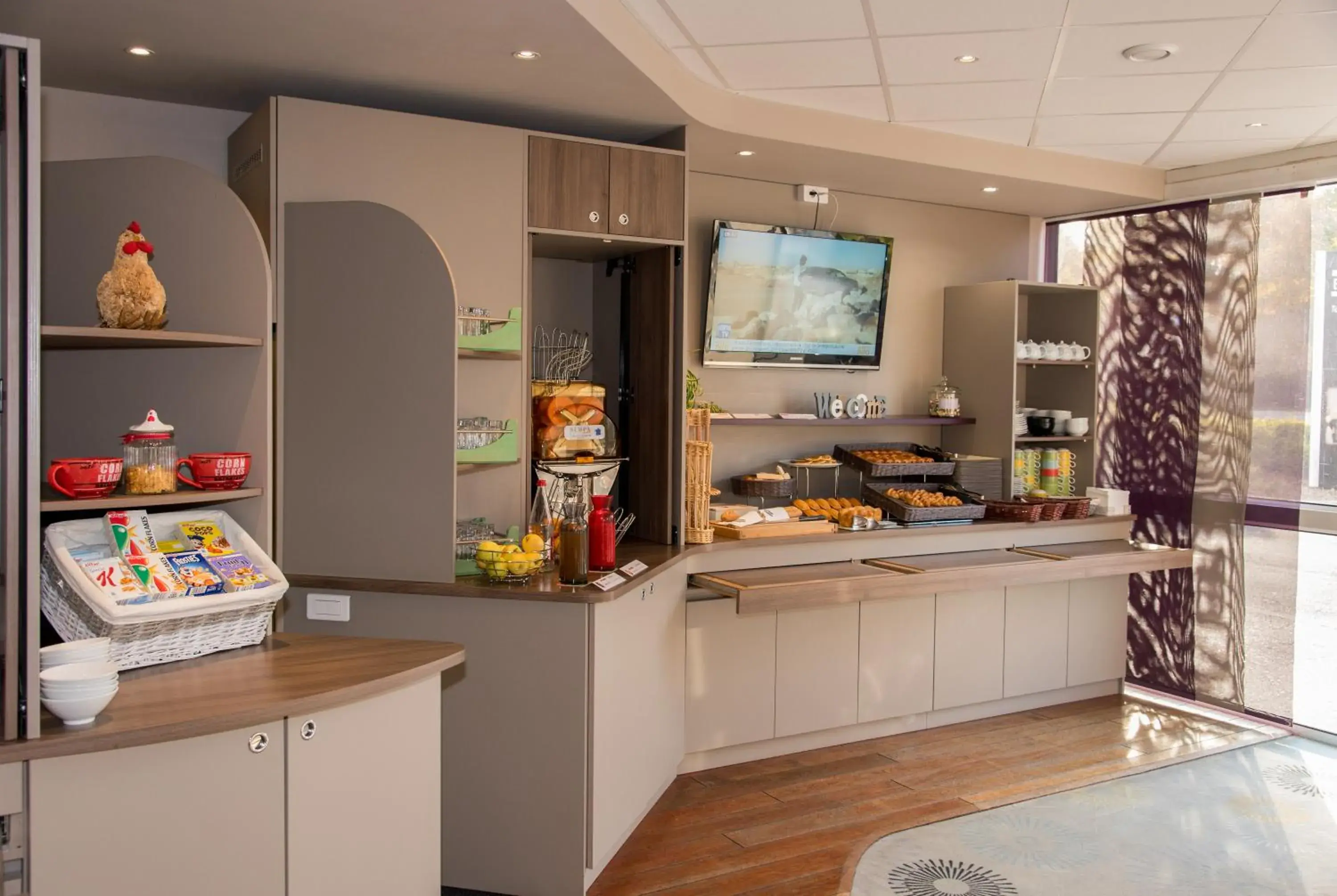 Buffet breakfast in Brit Hotel Tours Sud – Le Cheops Buffet breakfast in Brit Hotel Tours Sud – Le Cheops