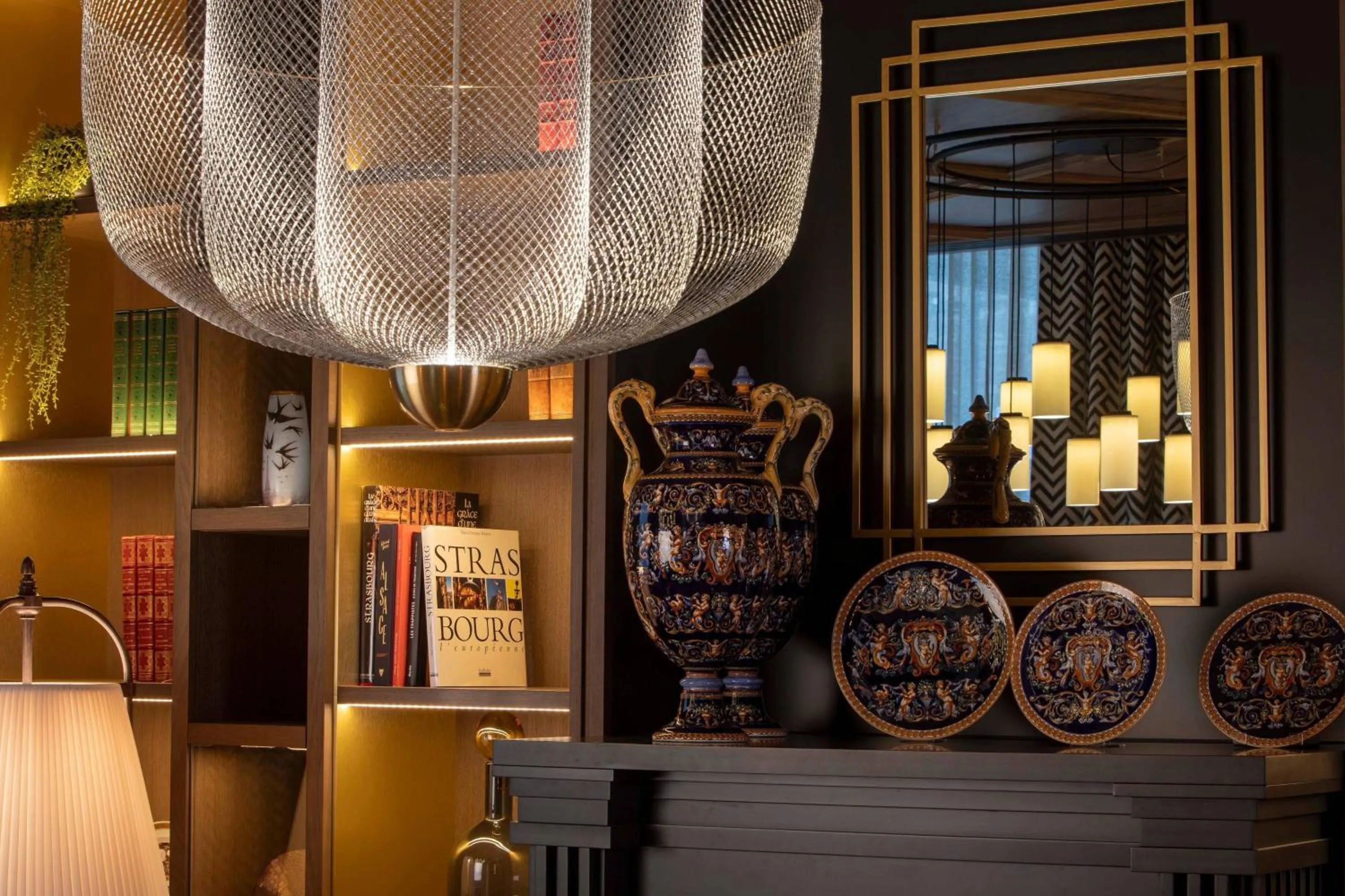 Lounge or bar in Maison Rouge Strasbourg Hotel & Spa, Autograph Collection