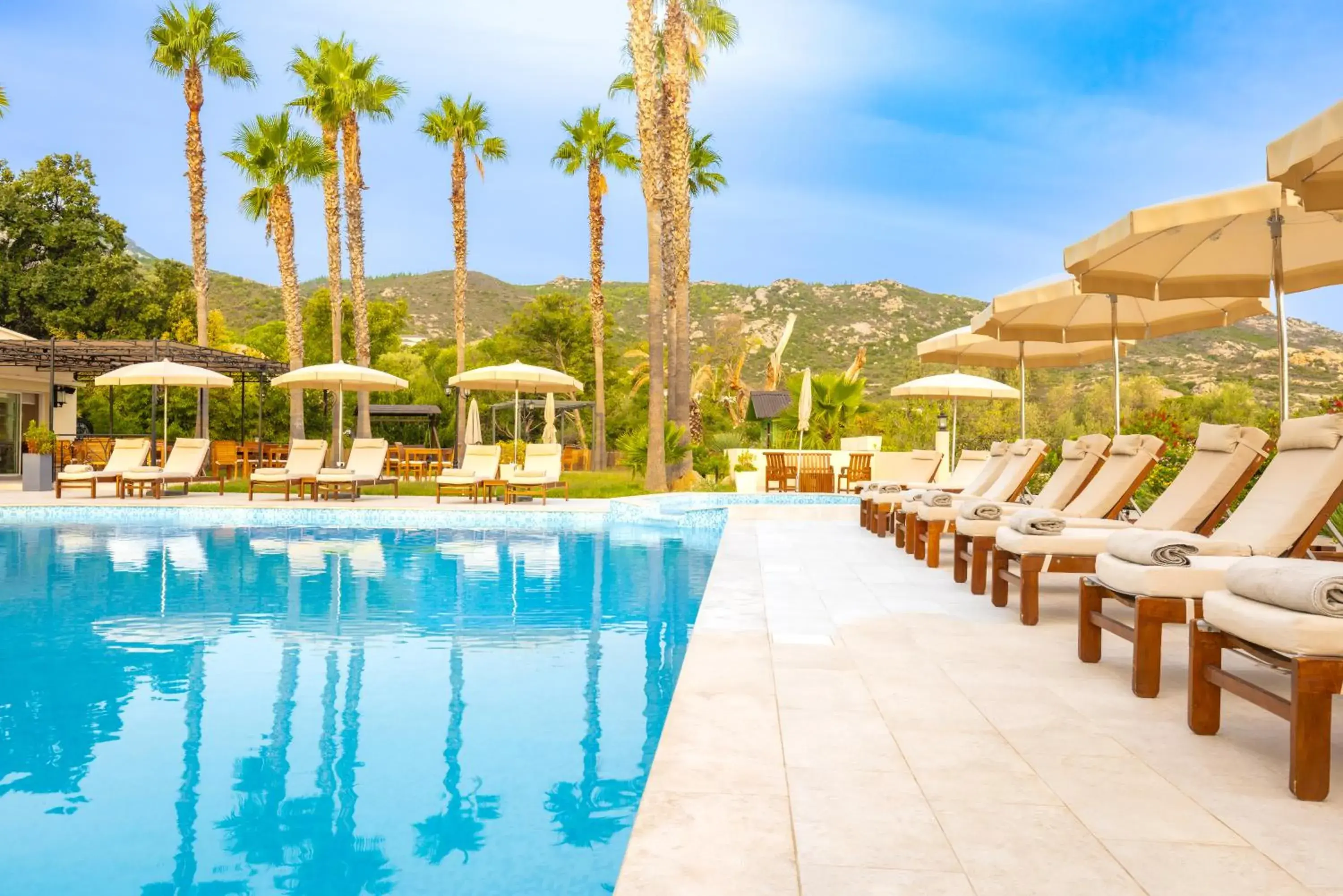 Swimming pool in Hotel Corsica & Spa Serena Swimming pool in Hotel Corsica & Spa Serena